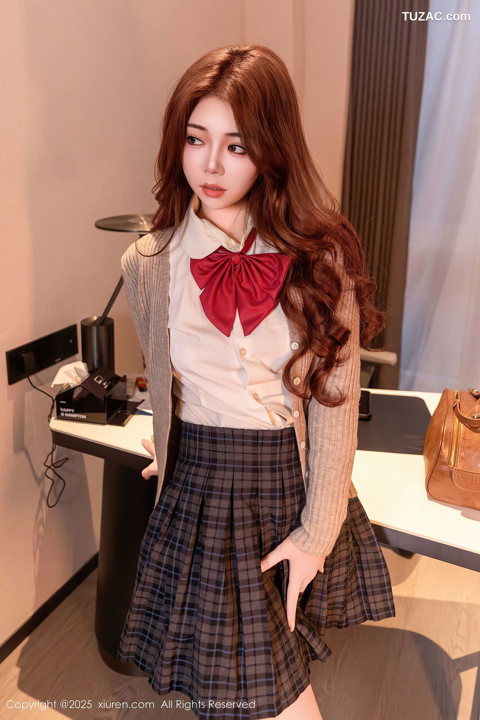 XiuRen秀人网-9974-沐娜娜-短发格子裙女生超小比基尼内衣-2025.03.06