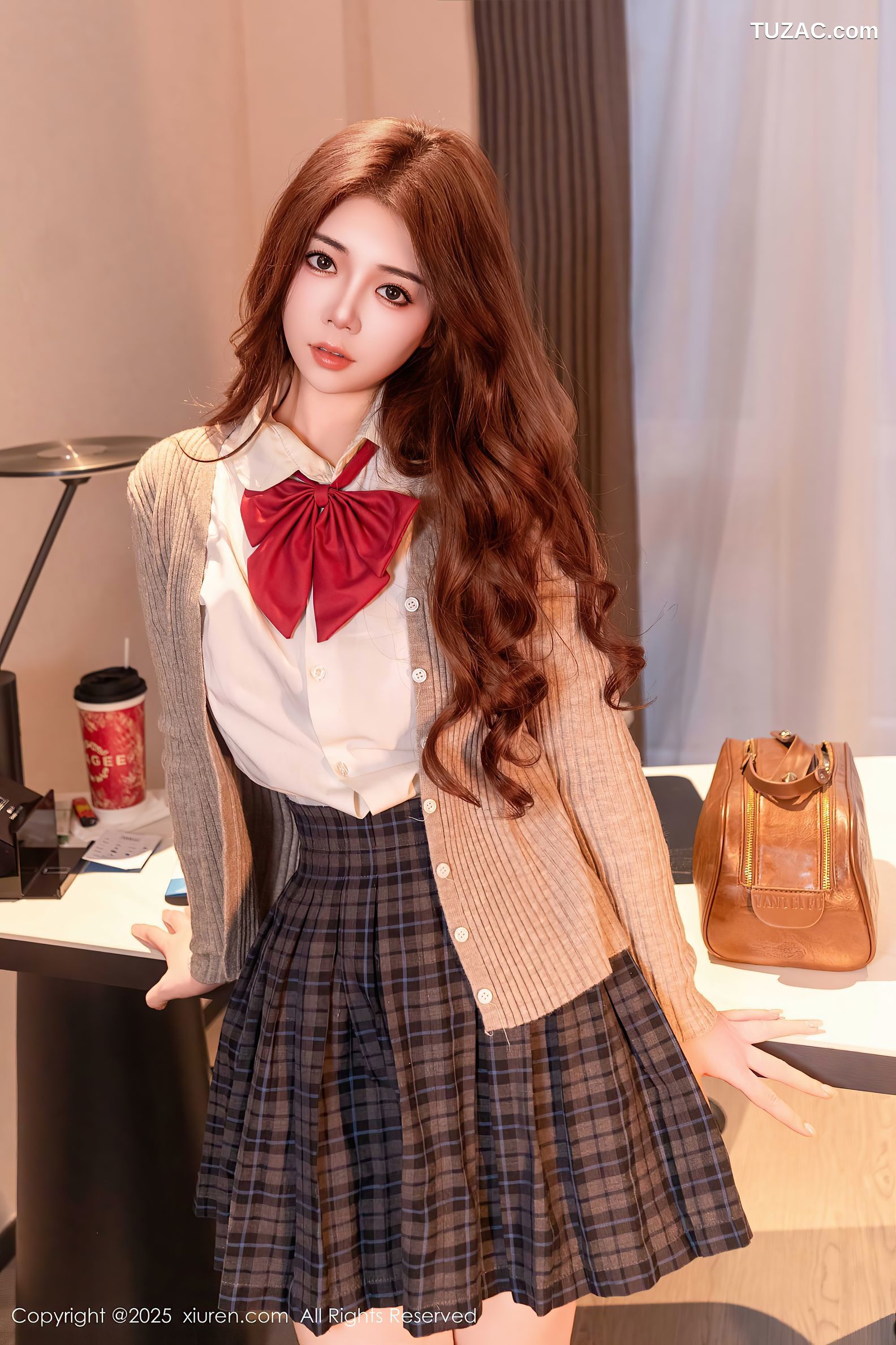 XiuRen秀人网-9974-沐娜娜-短发格子裙女生超小比基尼内衣-2025.03.06