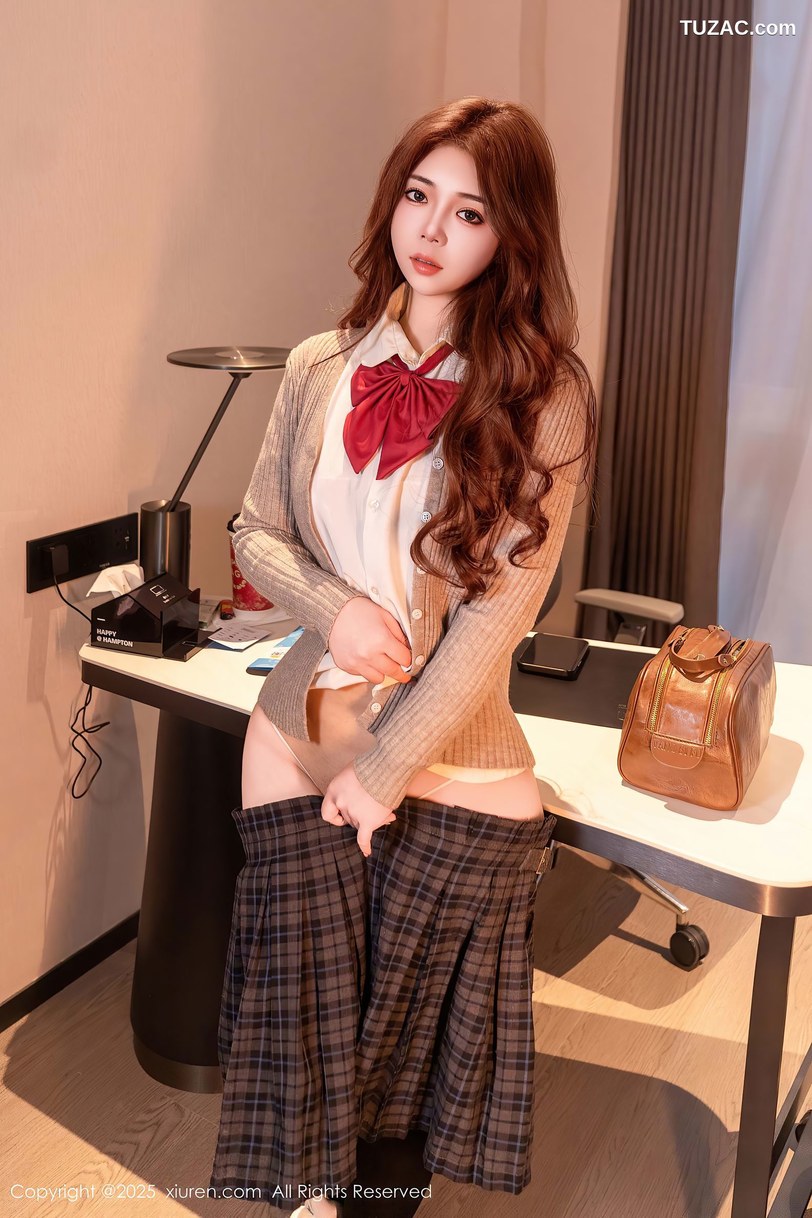 XiuRen秀人网-9974-沐娜娜-短发格子裙女生超小比基尼内衣-2025.03.06