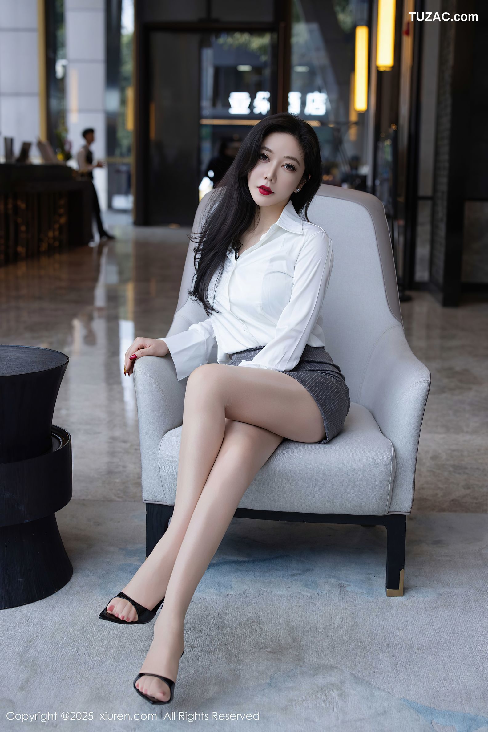 XiuRen秀人网-9976-心妍小公主-OL白衬衫灰短裙浅灰蓝内衣爆乳-2025.03.06