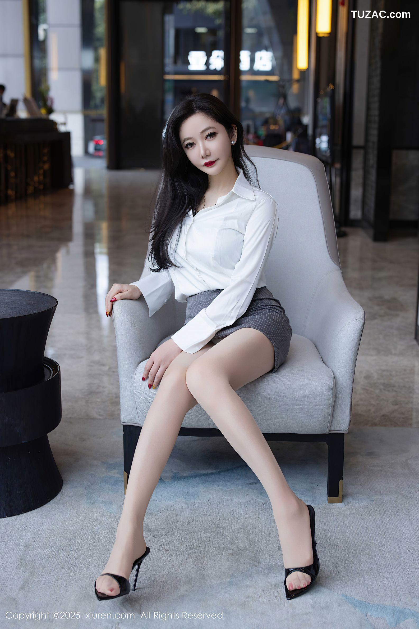 XiuRen秀人网-9976-心妍小公主-OL白衬衫灰短裙浅灰蓝内衣爆乳-2025.03.06