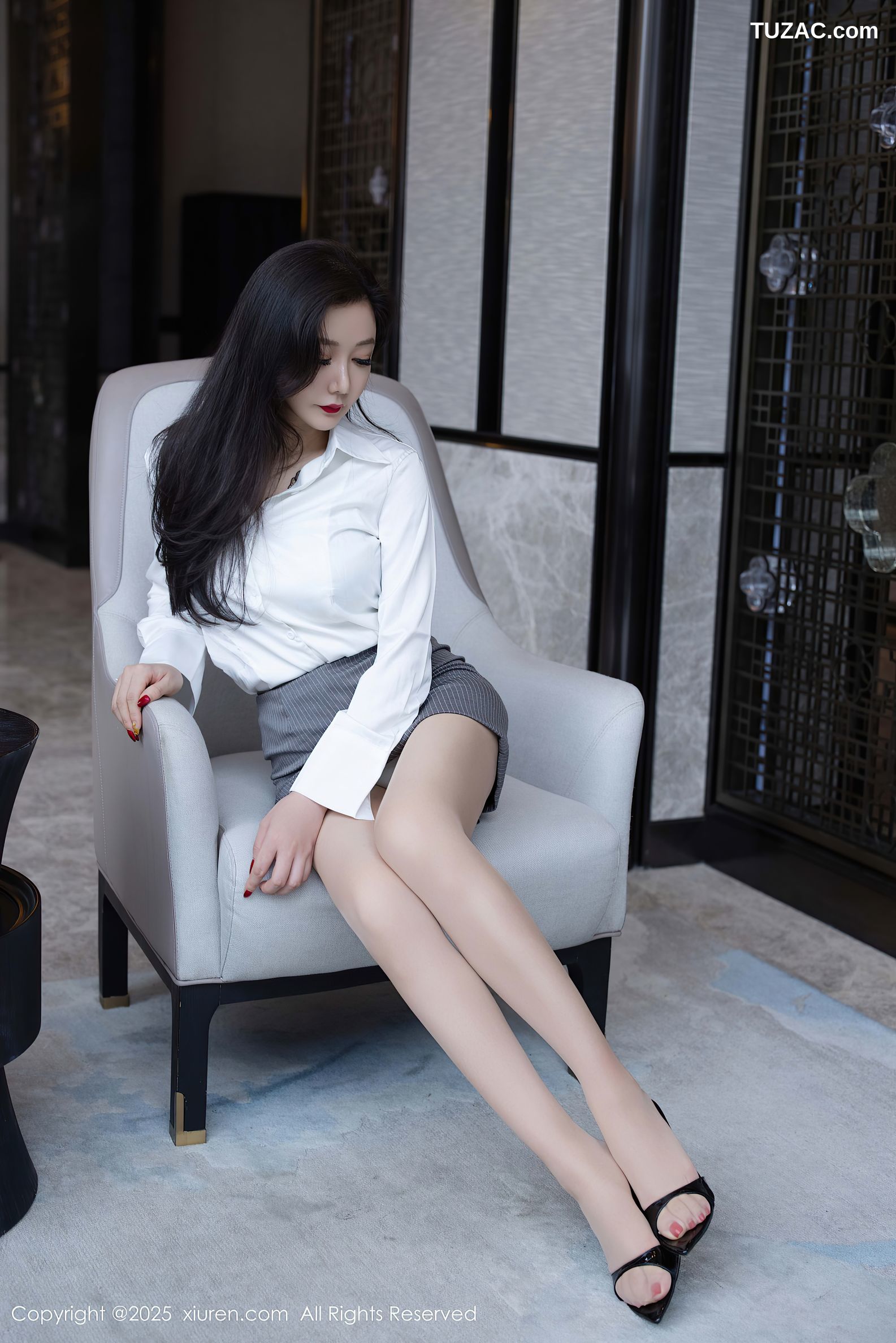 XiuRen秀人网-9976-心妍小公主-OL白衬衫灰短裙浅灰蓝内衣爆乳-2025.03.06