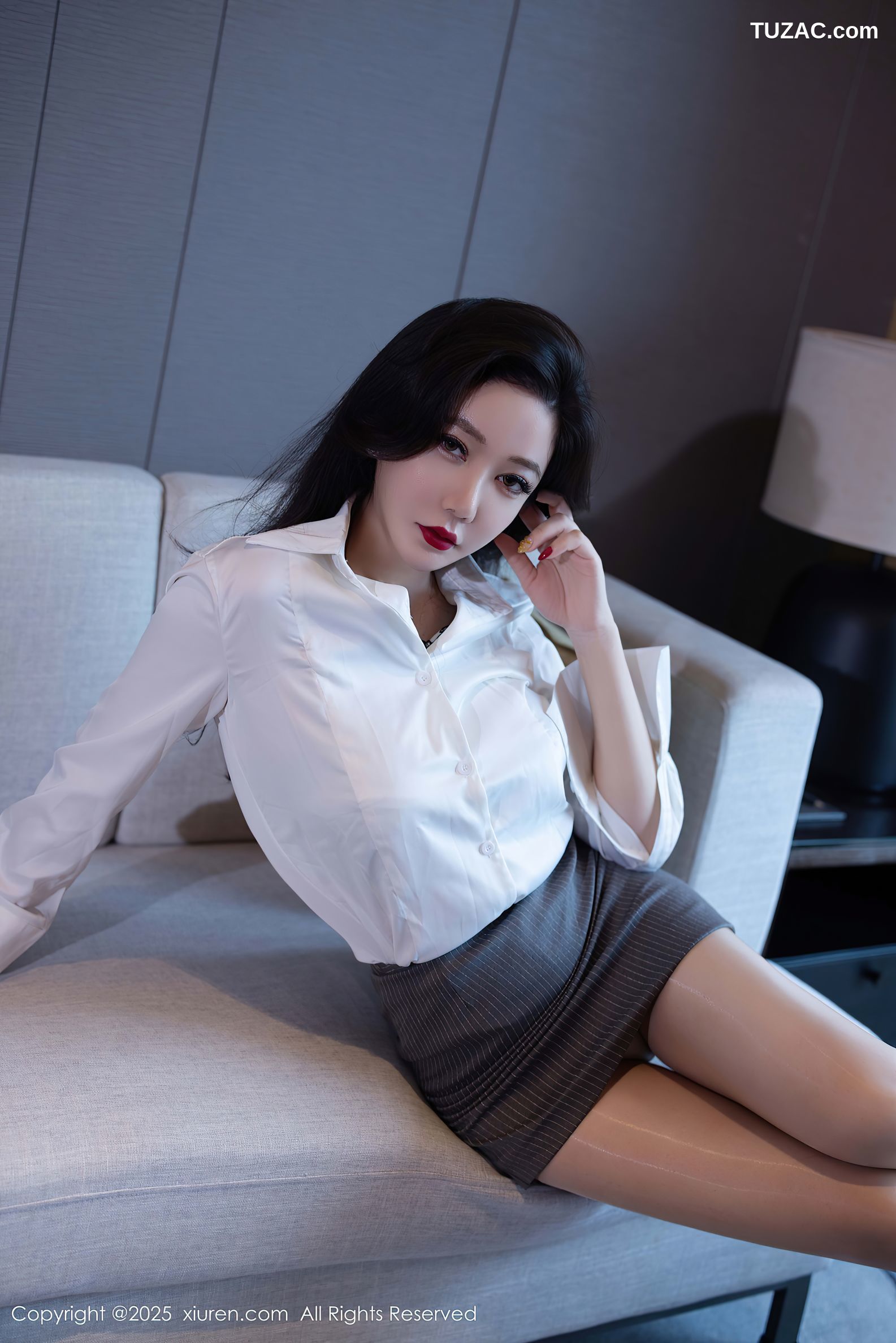 XiuRen秀人网-9976-心妍小公主-OL白衬衫灰短裙浅灰蓝内衣爆乳-2025.03.06