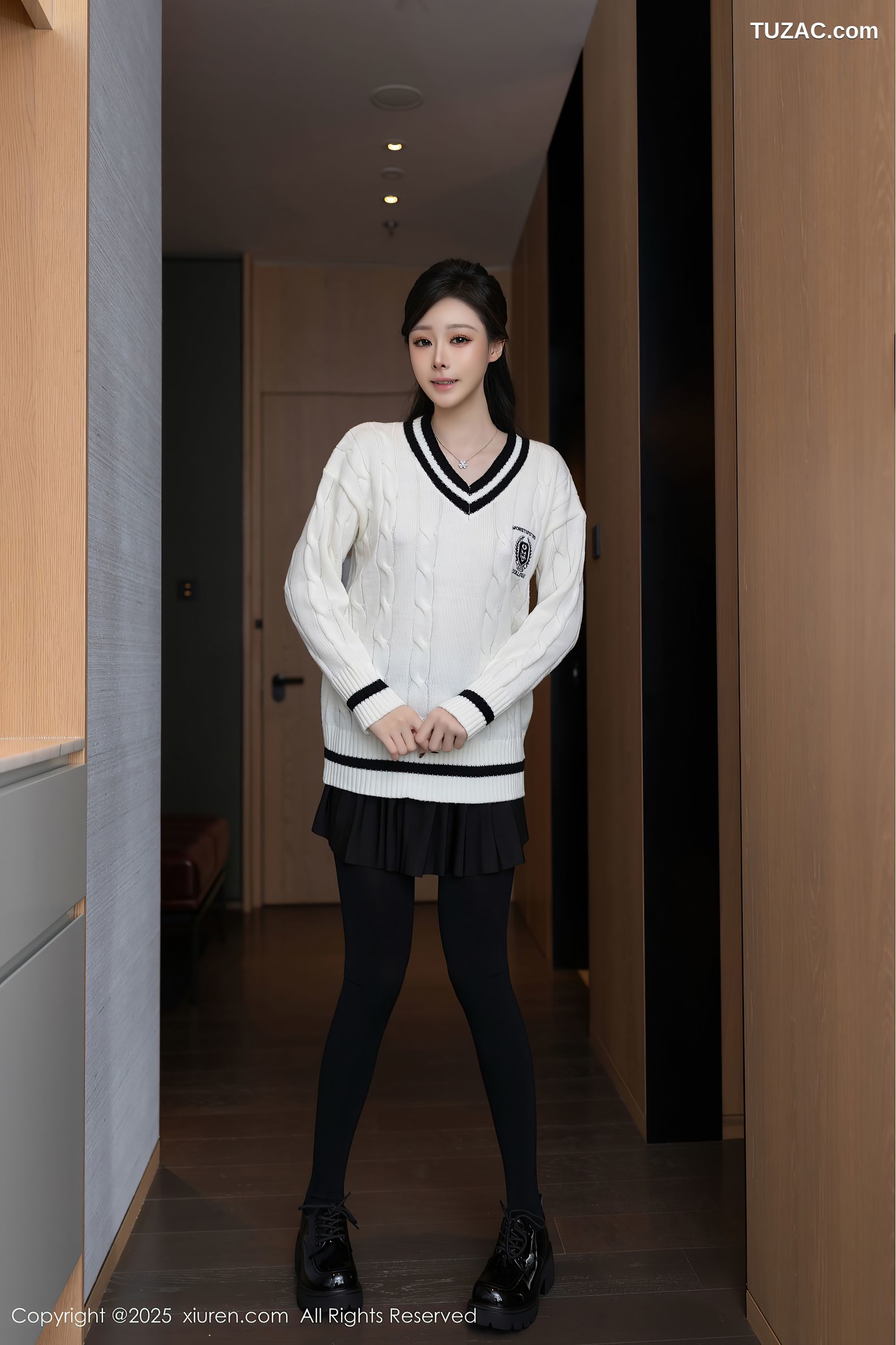 XiuRen秀人网-9986-小逗逗-白色针织衫深蓝百褶裙黑丝-2025.03.07