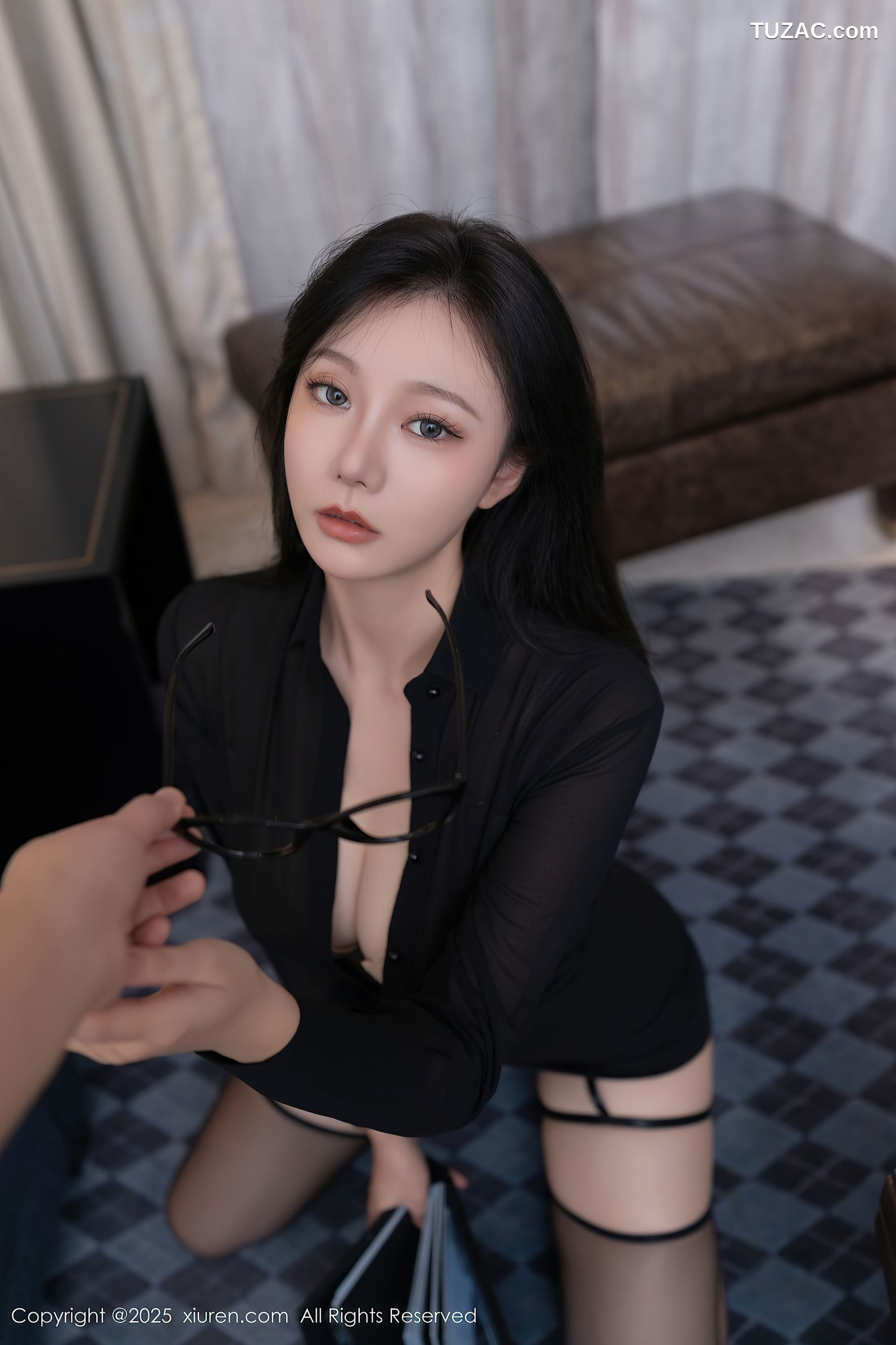 XiuRen秀人网-9999-安然anran-眼镜御姐OL黑色裙装肉色内衣黑丝-2025.03.11