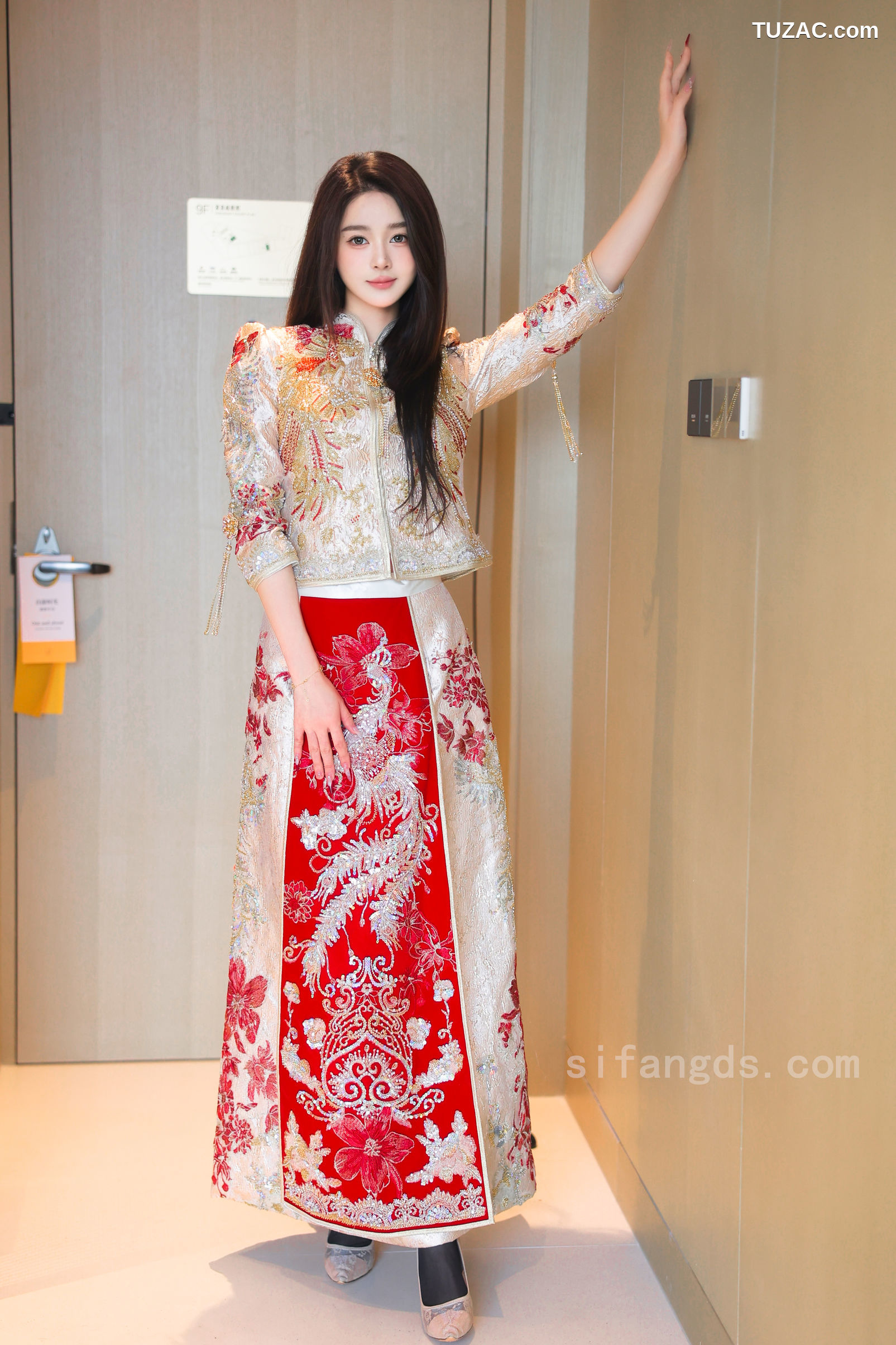 XR-Uncensored-Candy糖糖-新年礼服-R18-XiuRen秀人网-9833-内购私拍