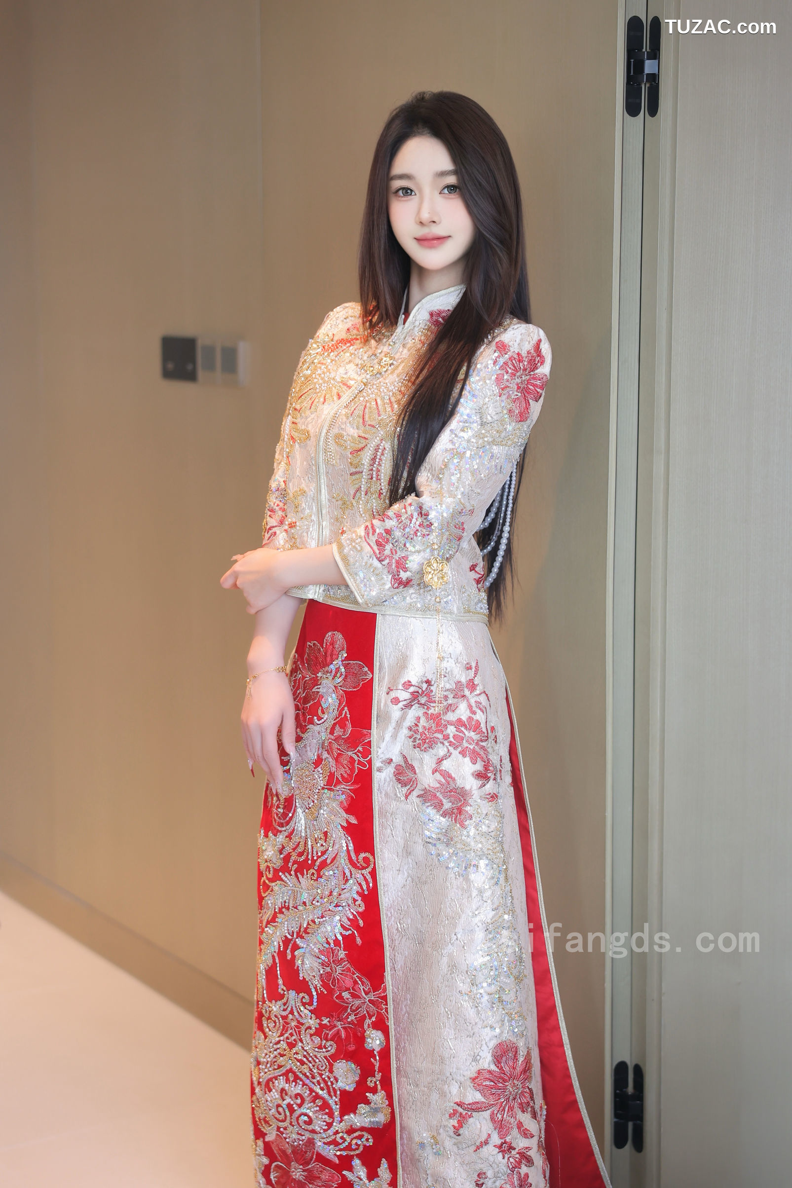 XR-Uncensored-Candy糖糖-新年礼服-R18-XiuRen秀人网-9833-内购私拍