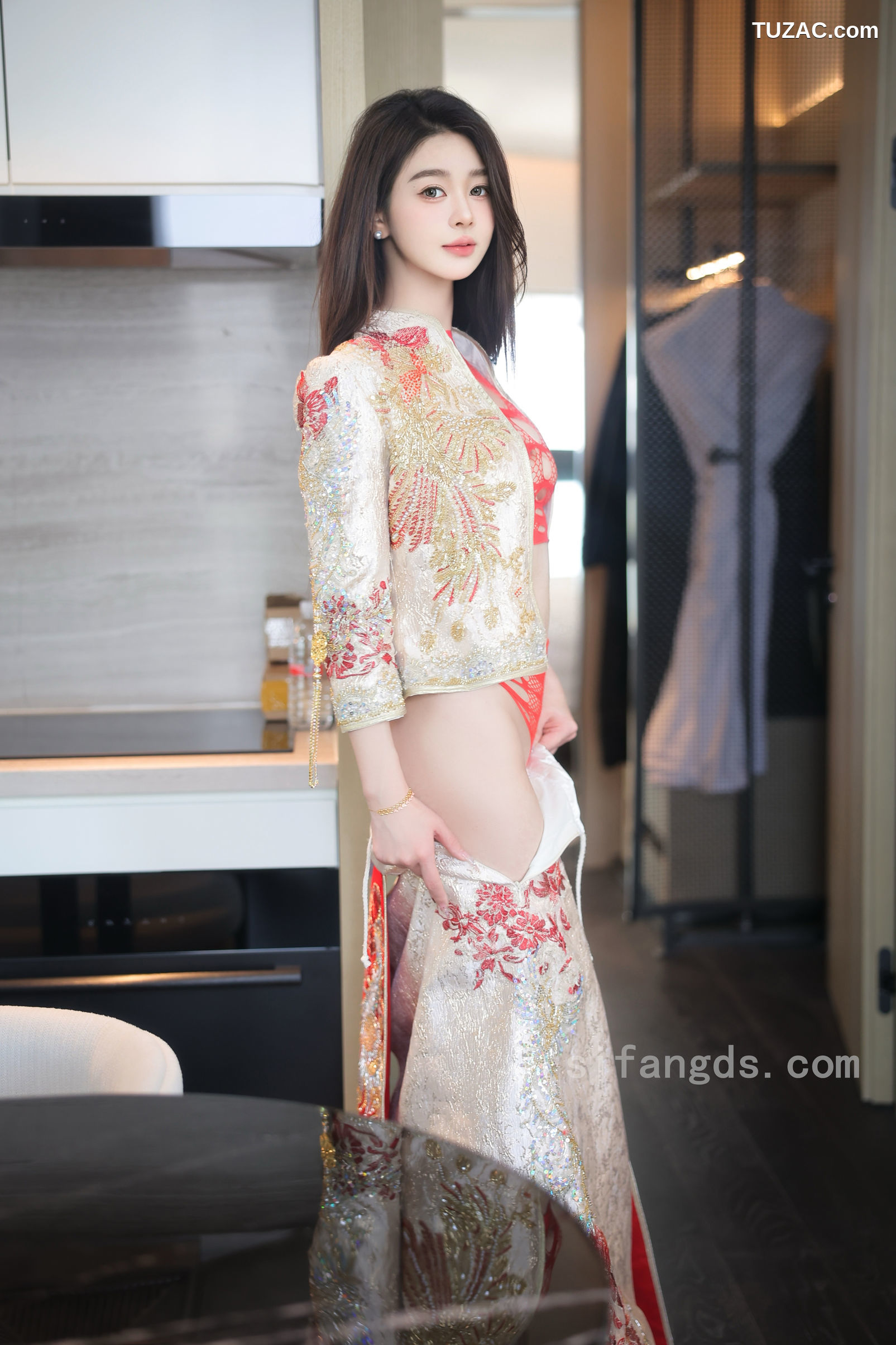 XR-Uncensored-Candy糖糖-新年礼服-R18-XiuRen秀人网-9833-内购私拍