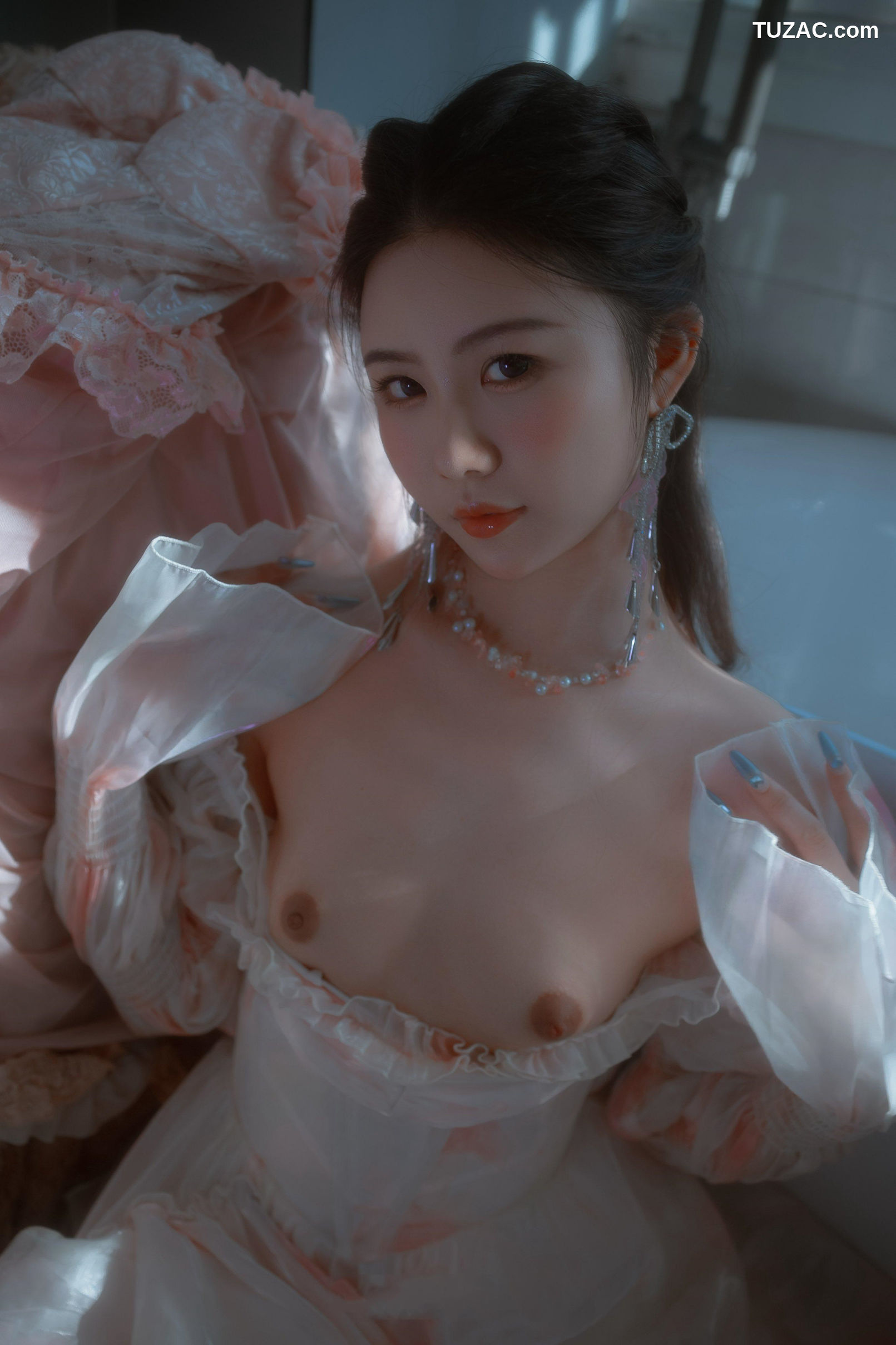 XR-Uncensored-Lucky-银色短裙-番外篇-XiuRen秀人网-9175-内购私拍-2024.09.19