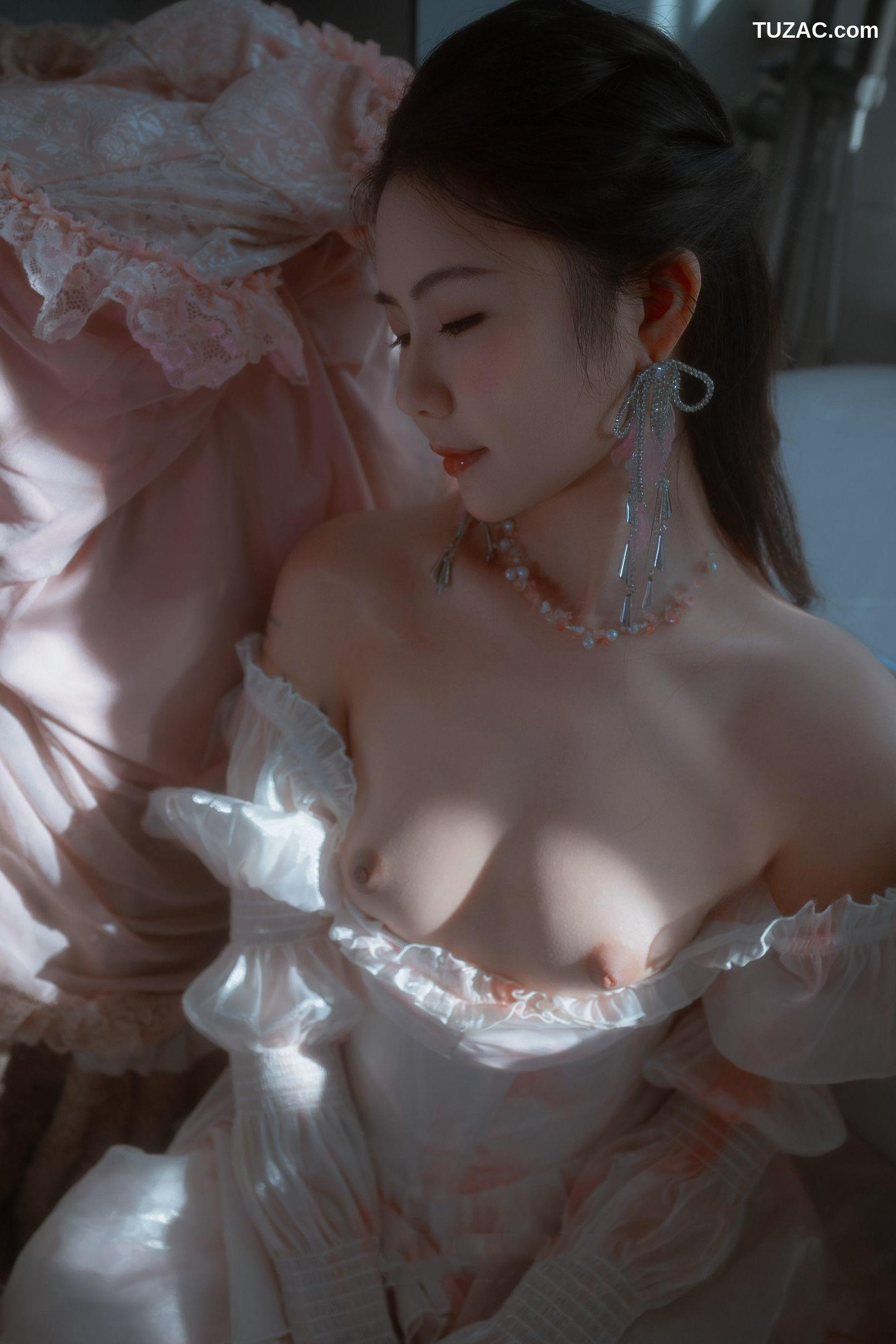 XR-Uncensored-Lucky-银色短裙-番外篇-XiuRen秀人网-9175-内购私拍-2024.09.19