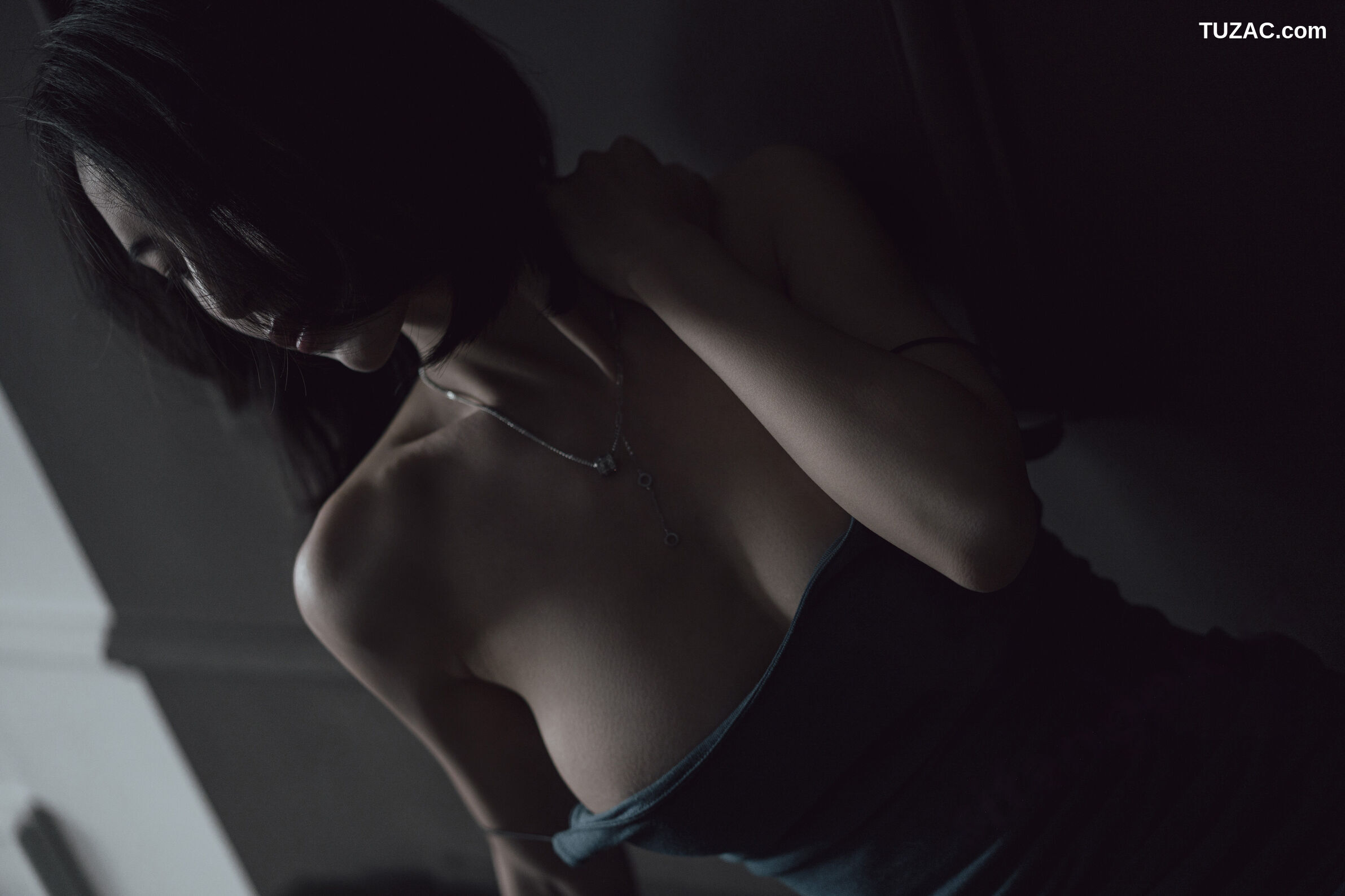 XR-Uncensored-lingyu69-欲望沙发