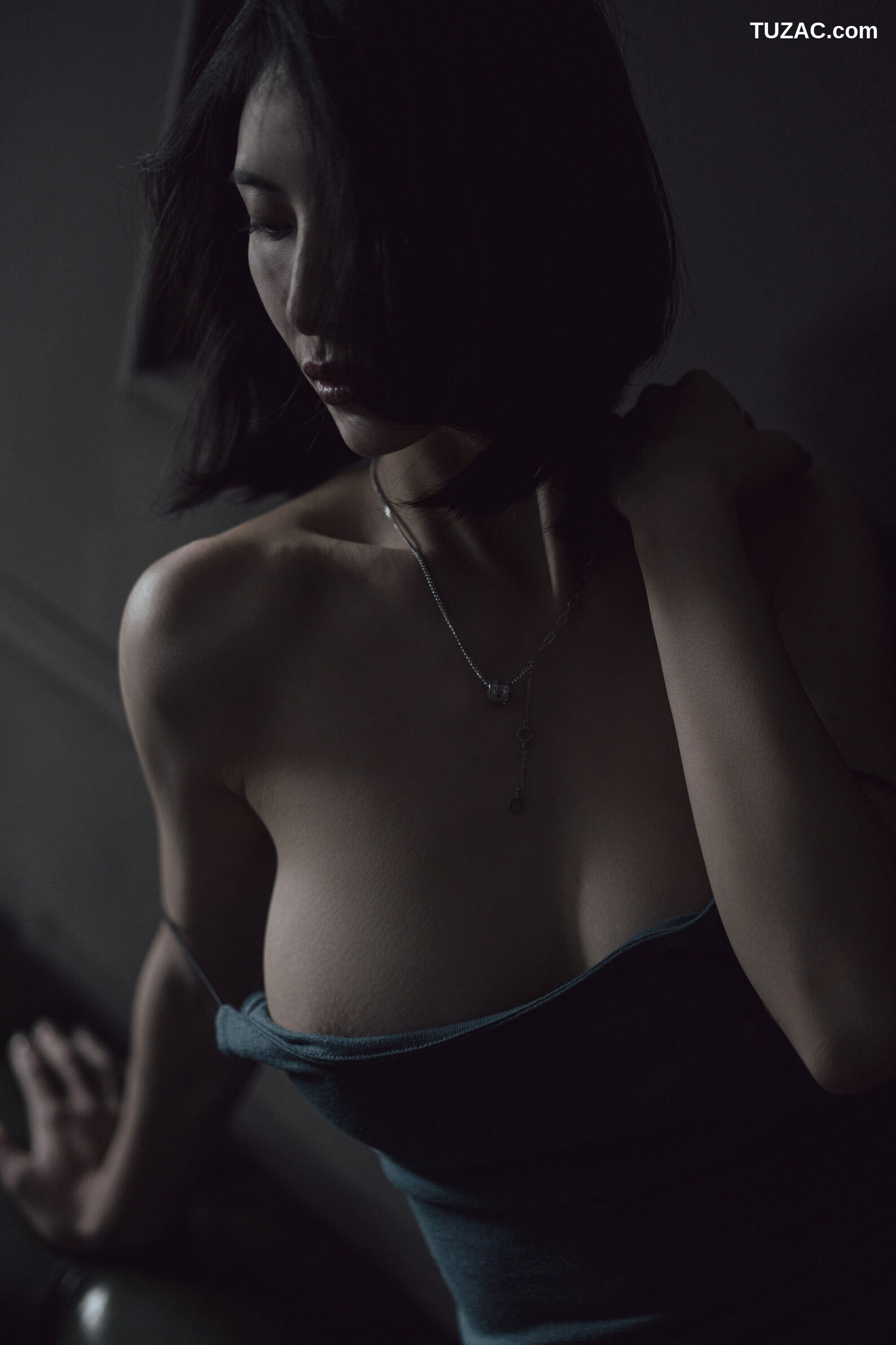XR-Uncensored-lingyu69-欲望沙发