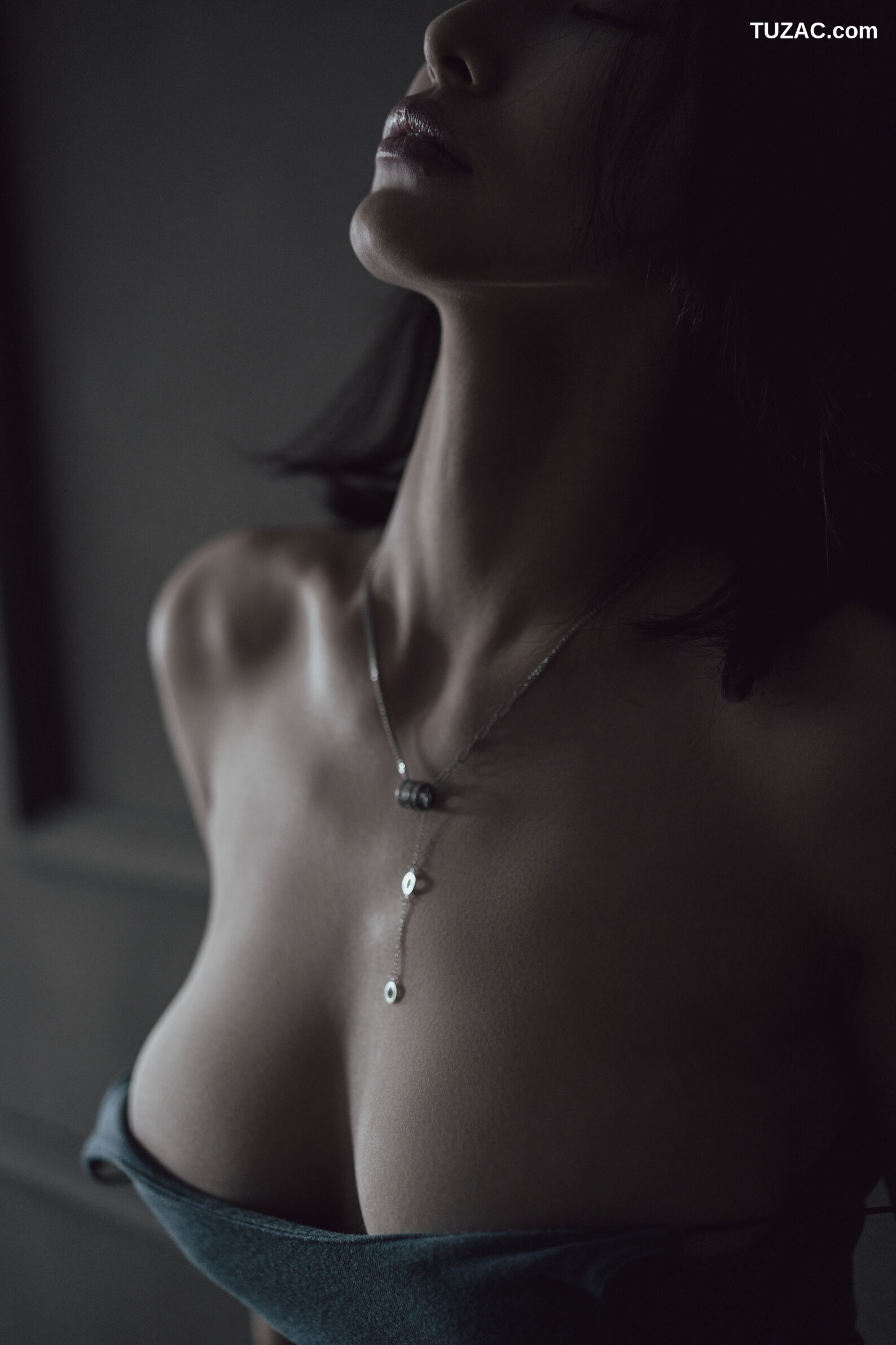 XR-Uncensored-lingyu69-欲望沙发