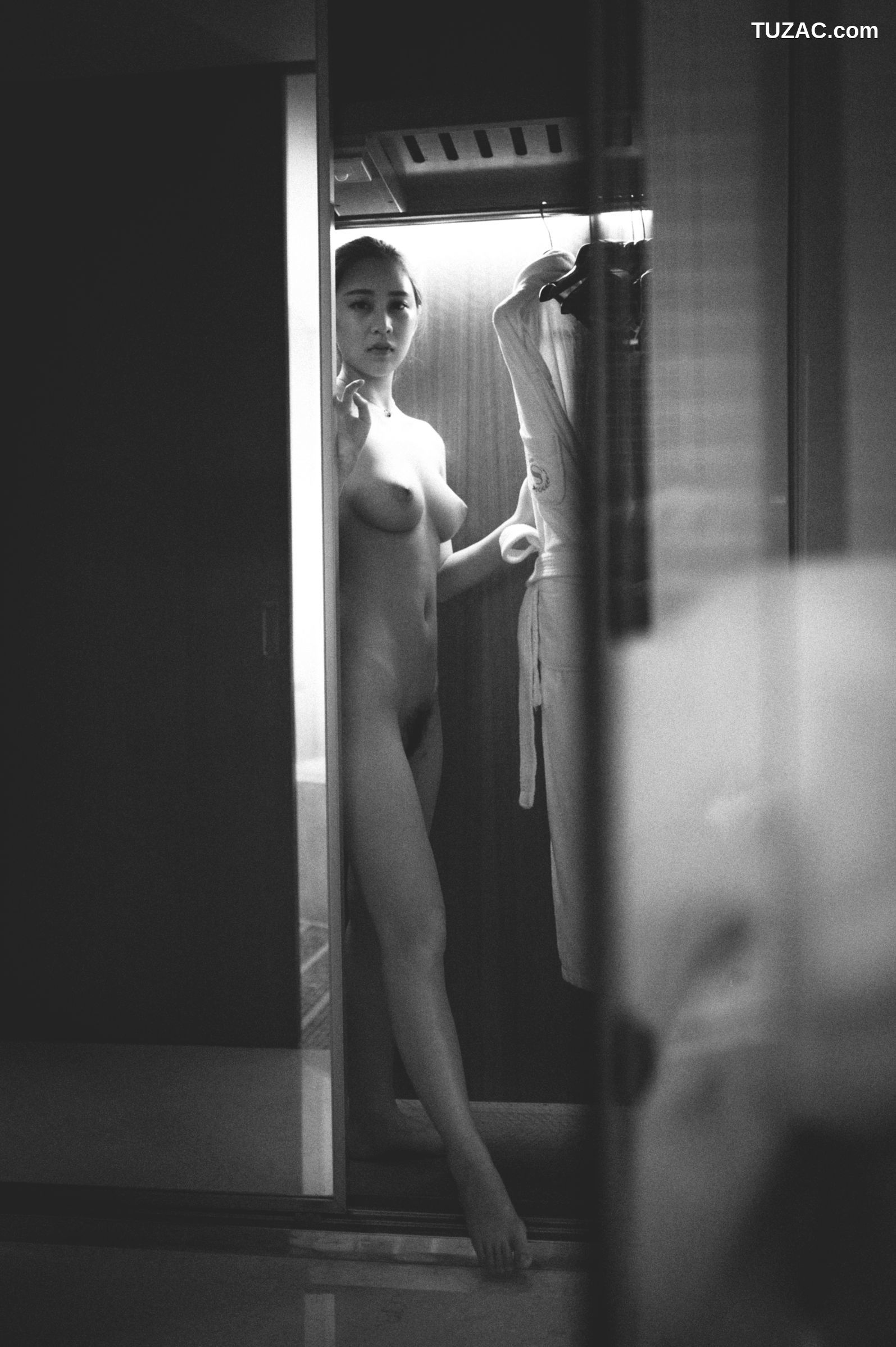 XR-Uncensored-乔依琳-出浴