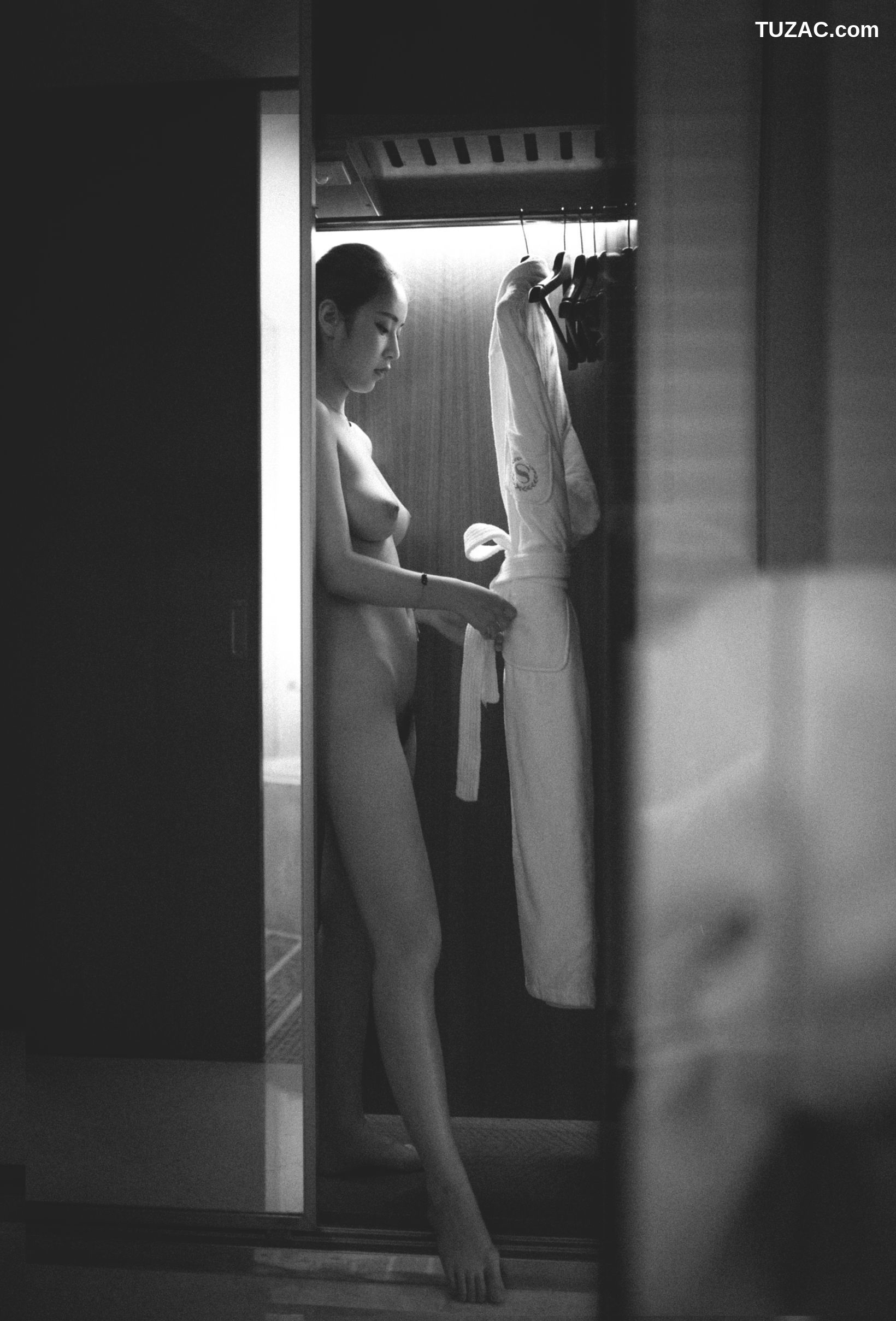 XR-Uncensored-乔依琳-出浴