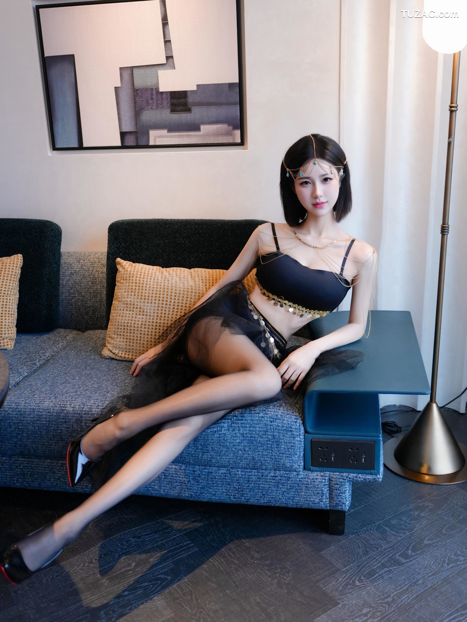 XR-Uncensored-奶芙酱-楼兰公主-XiuRen秀人网-10427-内购私拍-2025.06.18