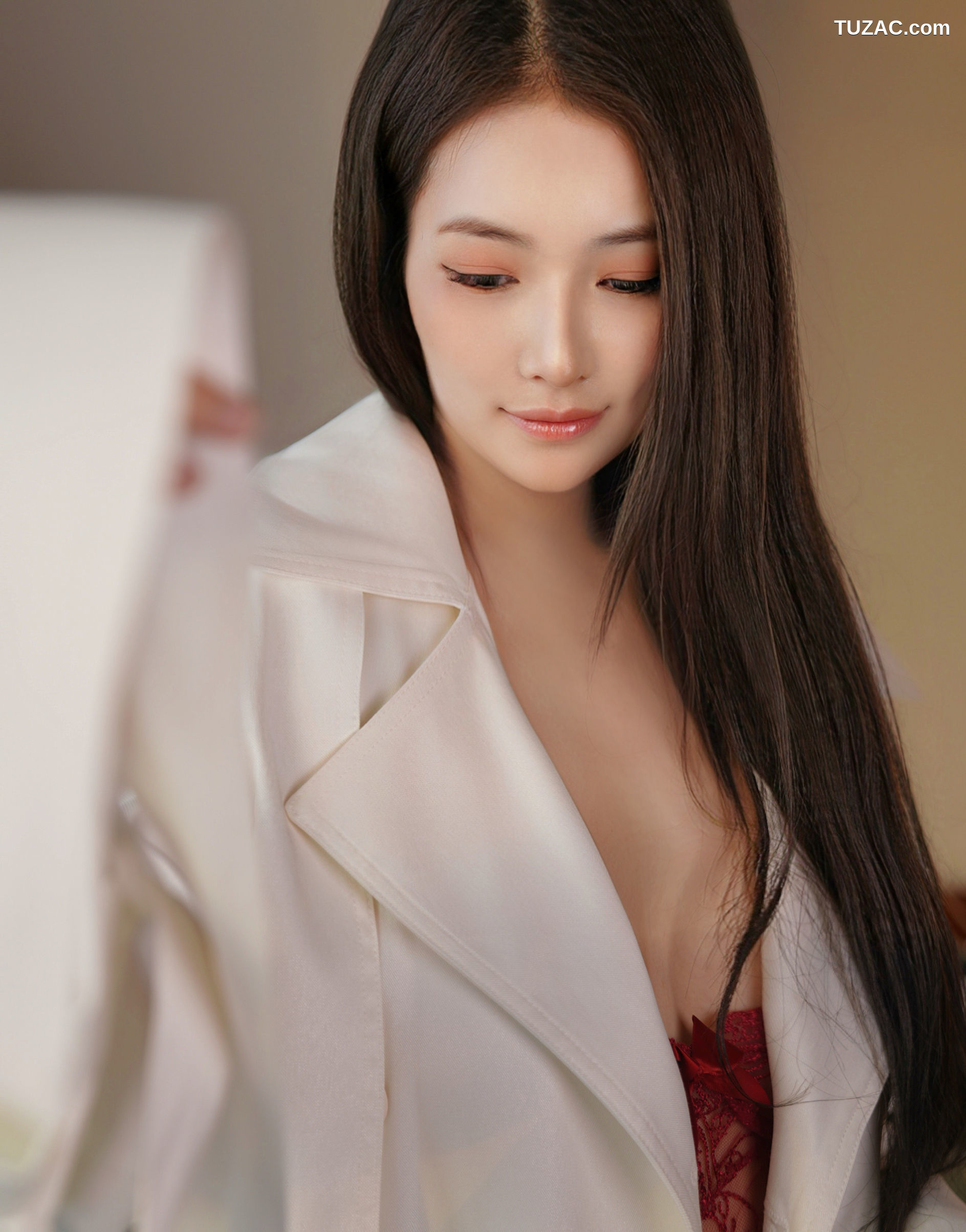 XR-Uncensored-娅轩ELVA-风衣下的红色诱惑-XiuRen秀人网-10174-内购私拍-2025.04.21
