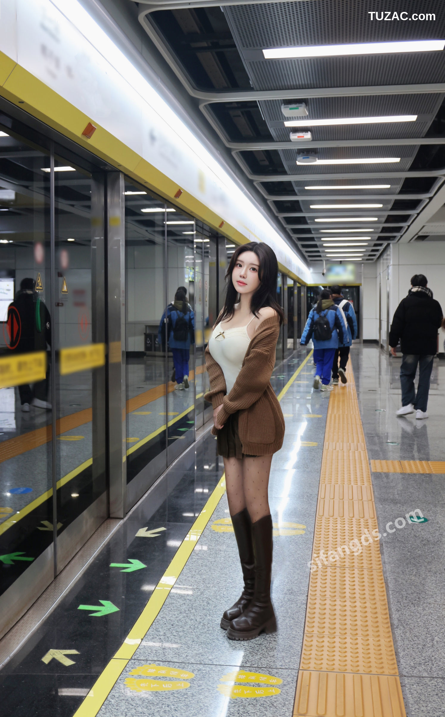 XR-Uncensored-小薯条nienie-25年首秀-地铁站露出-R18-XiuRen秀人网-9708-内购私拍