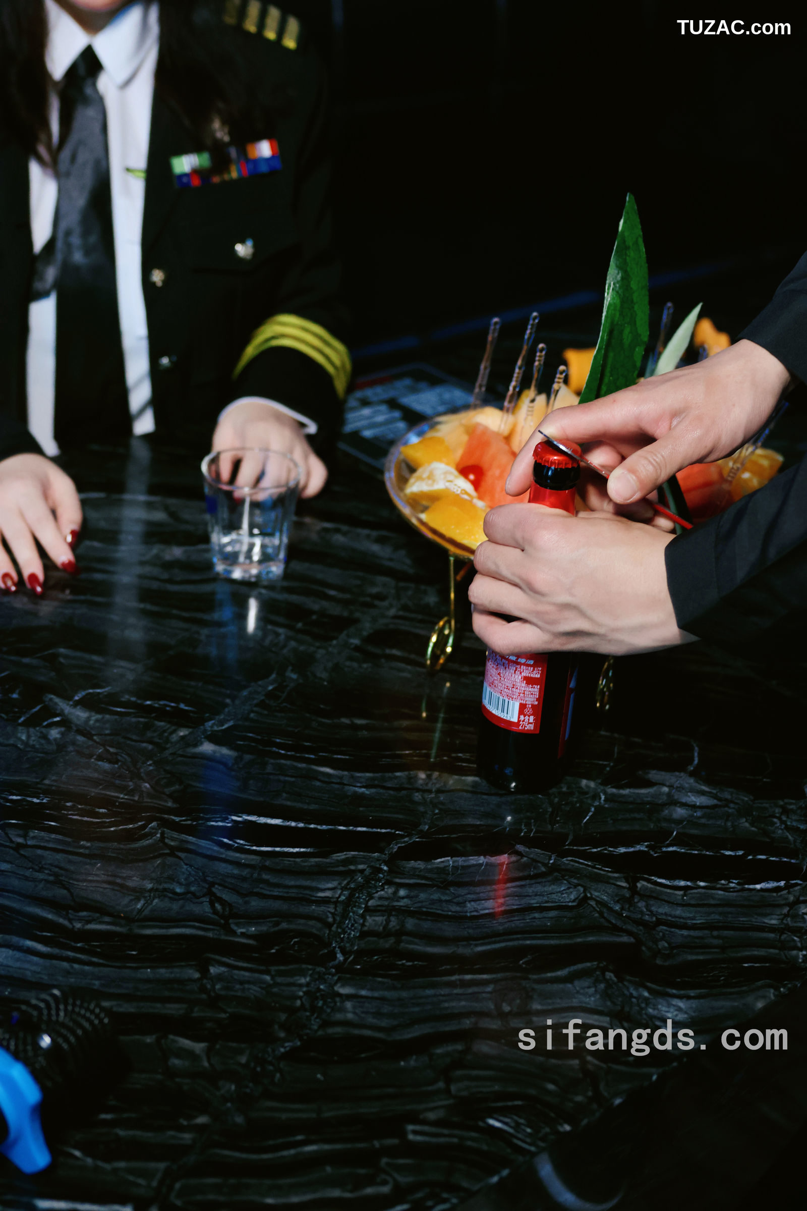 XR-Uncensored-小薯条nienie-KTV激情篇剧情