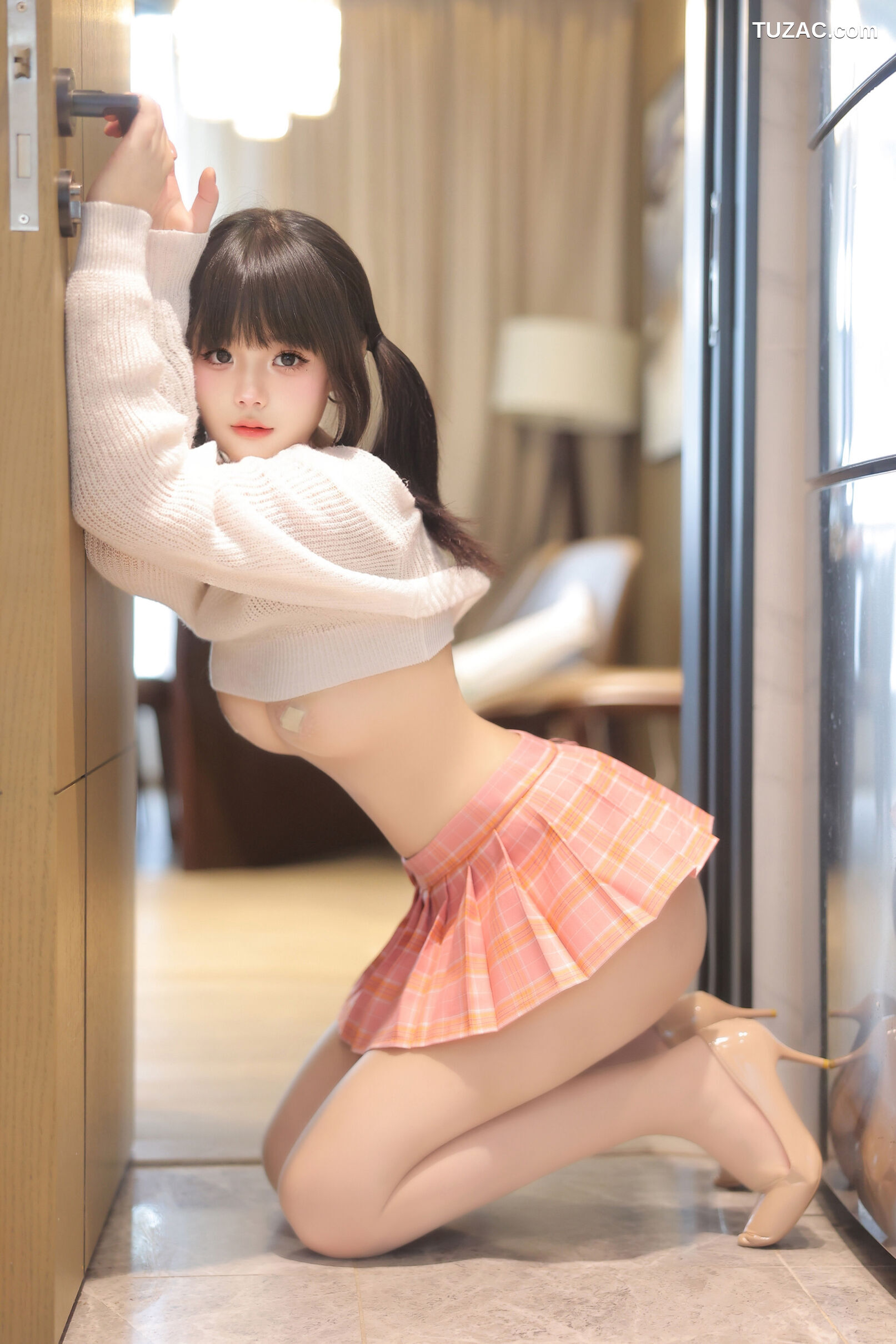 XR-Uncensored-徐若兮-新人首套-真空肉丝-内购无水印-XiuRen秀人网-8404-2024.04.17