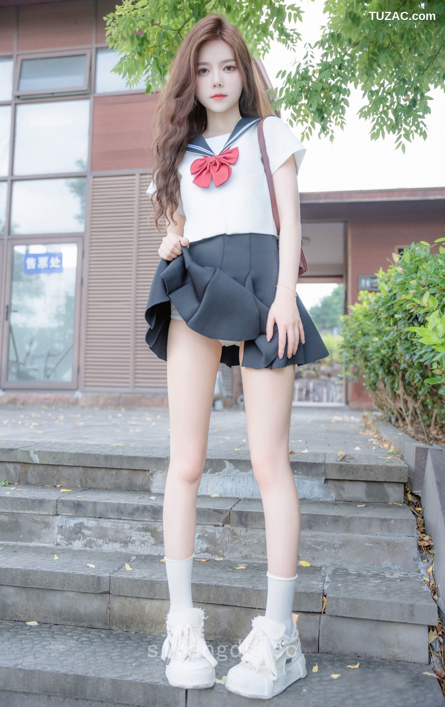 XR-Uncensored-拍黄瓜-纯真与活力的完美结合-XiuRen秀人网-8948-学生装水手服深灰短裙-2024.08.01