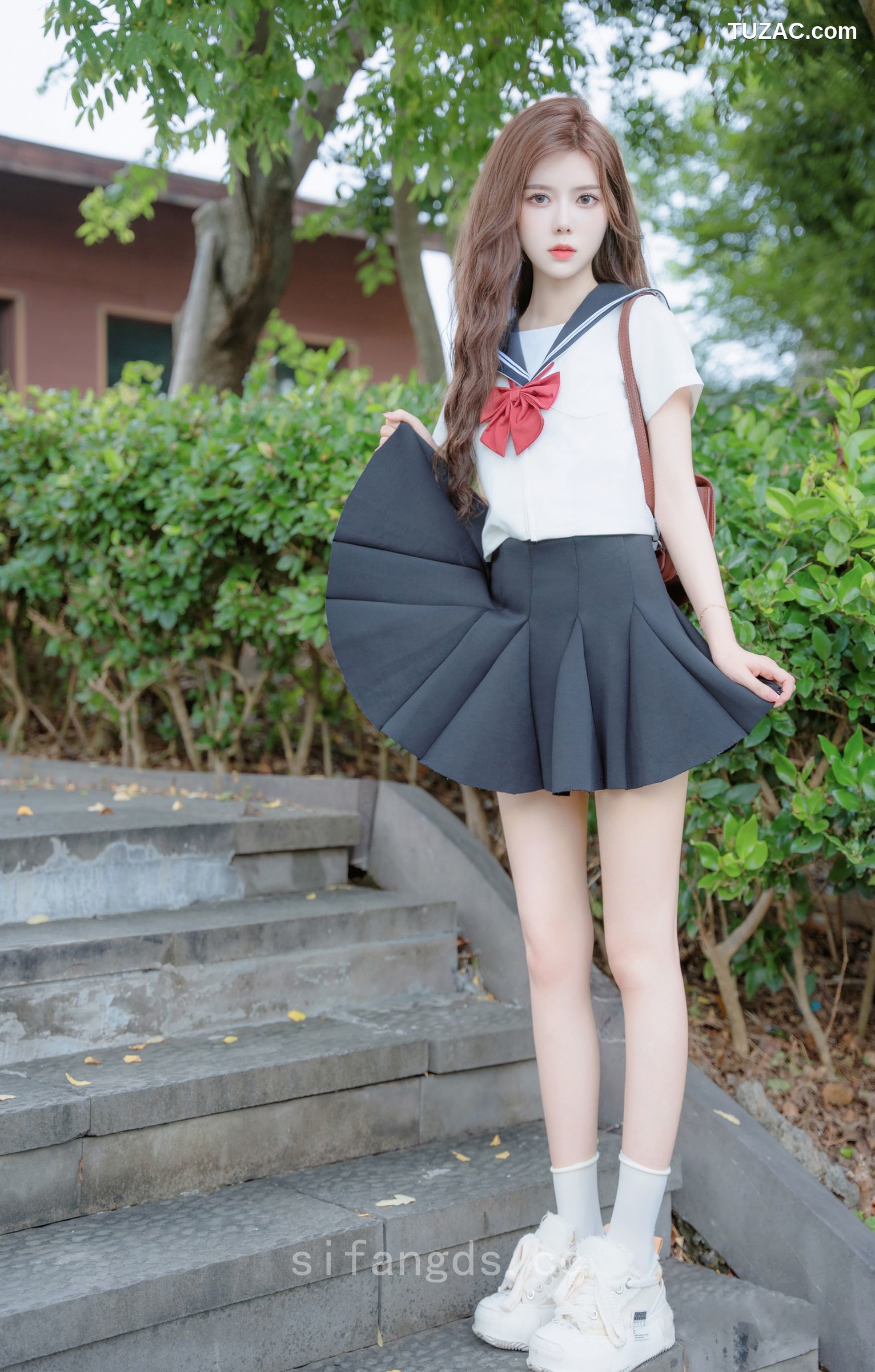 XR-Uncensored-拍黄瓜-纯真与活力的完美结合-XiuRen秀人网-8948-学生装水手服深灰短裙-2024.08.01