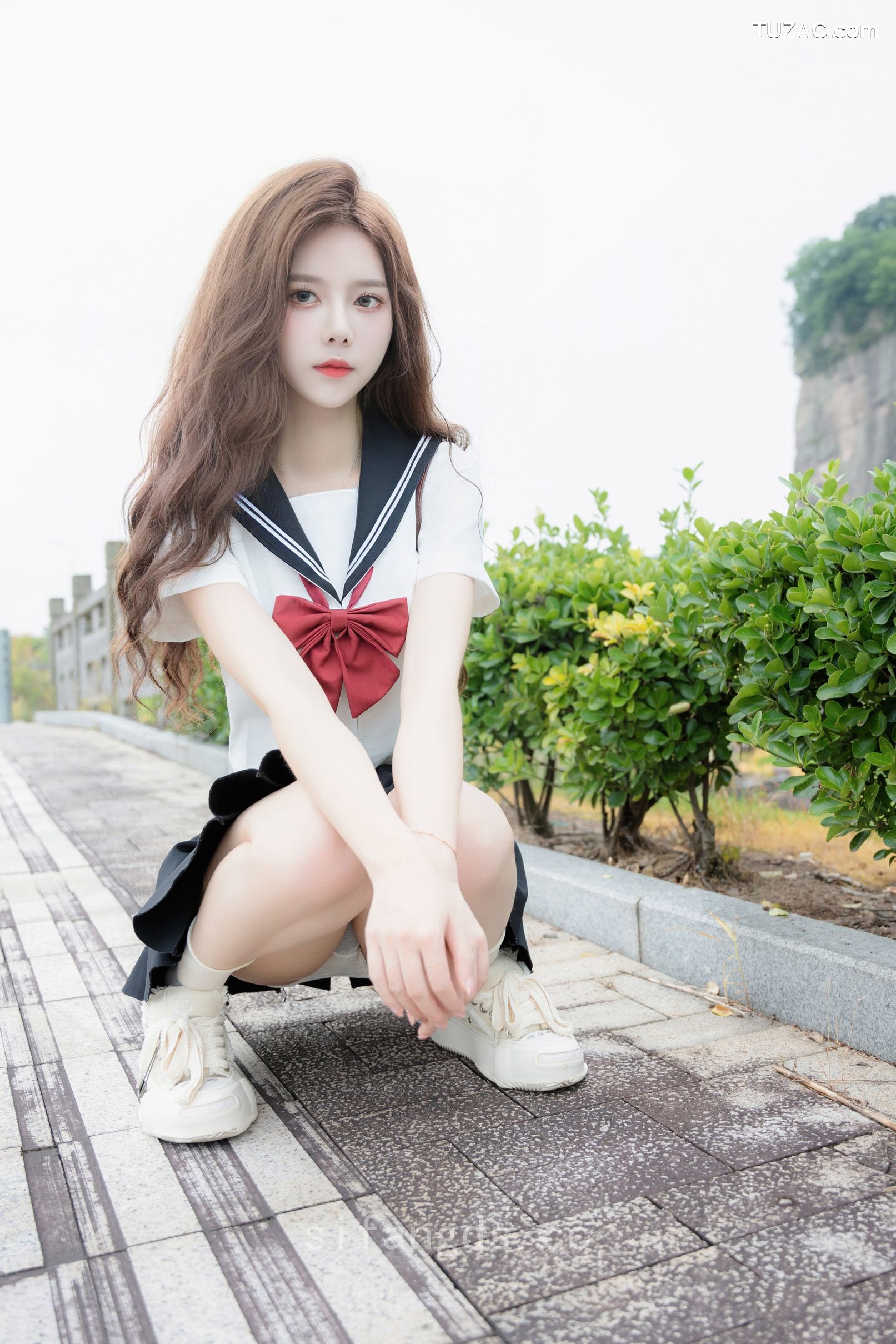 XR-Uncensored-拍黄瓜-纯真与活力的完美结合-XiuRen秀人网-8948-学生装水手服深灰短裙-2024.08.01