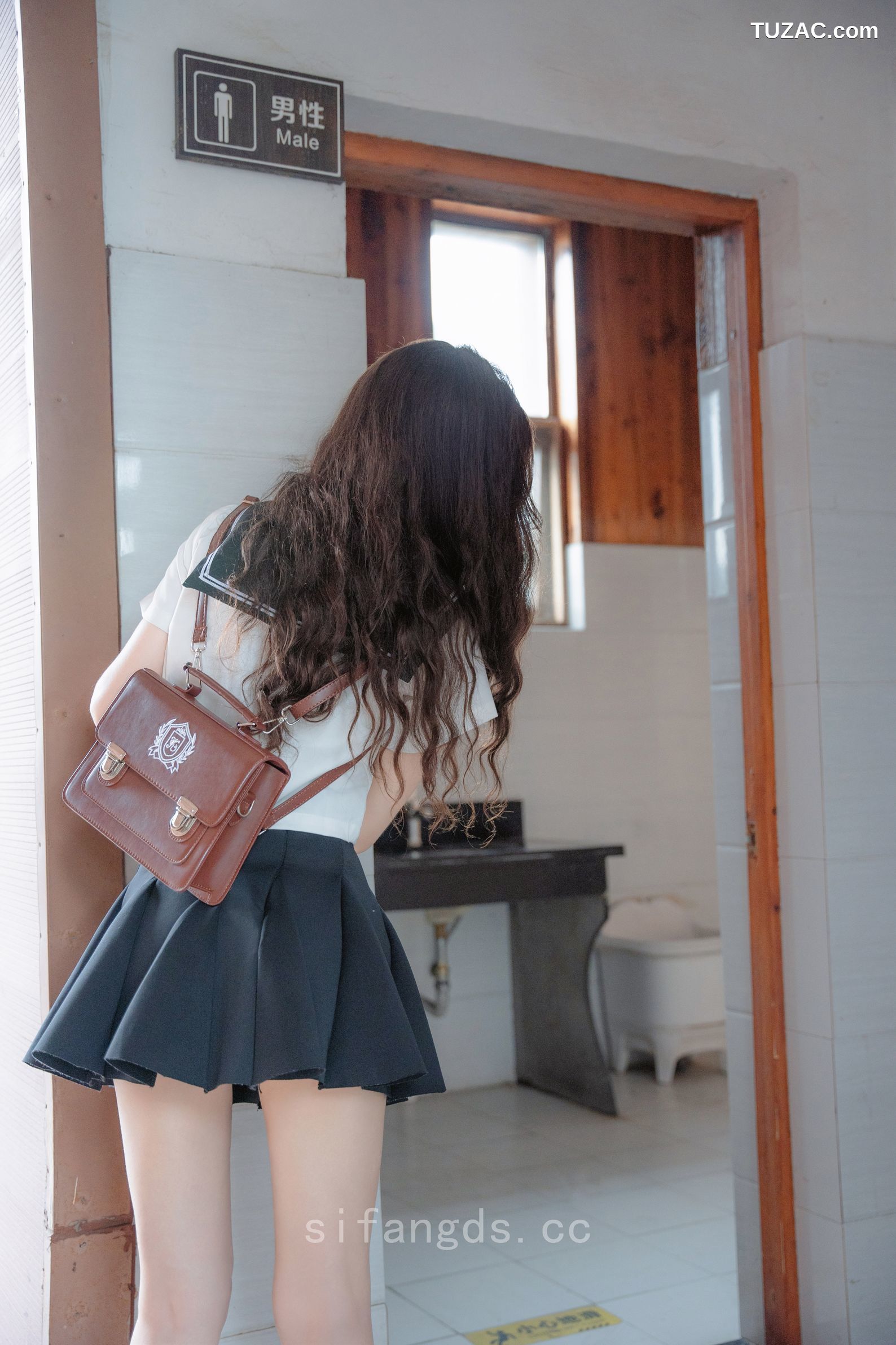 XR-Uncensored-拍黄瓜-纯真与活力的完美结合-XiuRen秀人网-8948-学生装水手服深灰短裙-2024.08.01