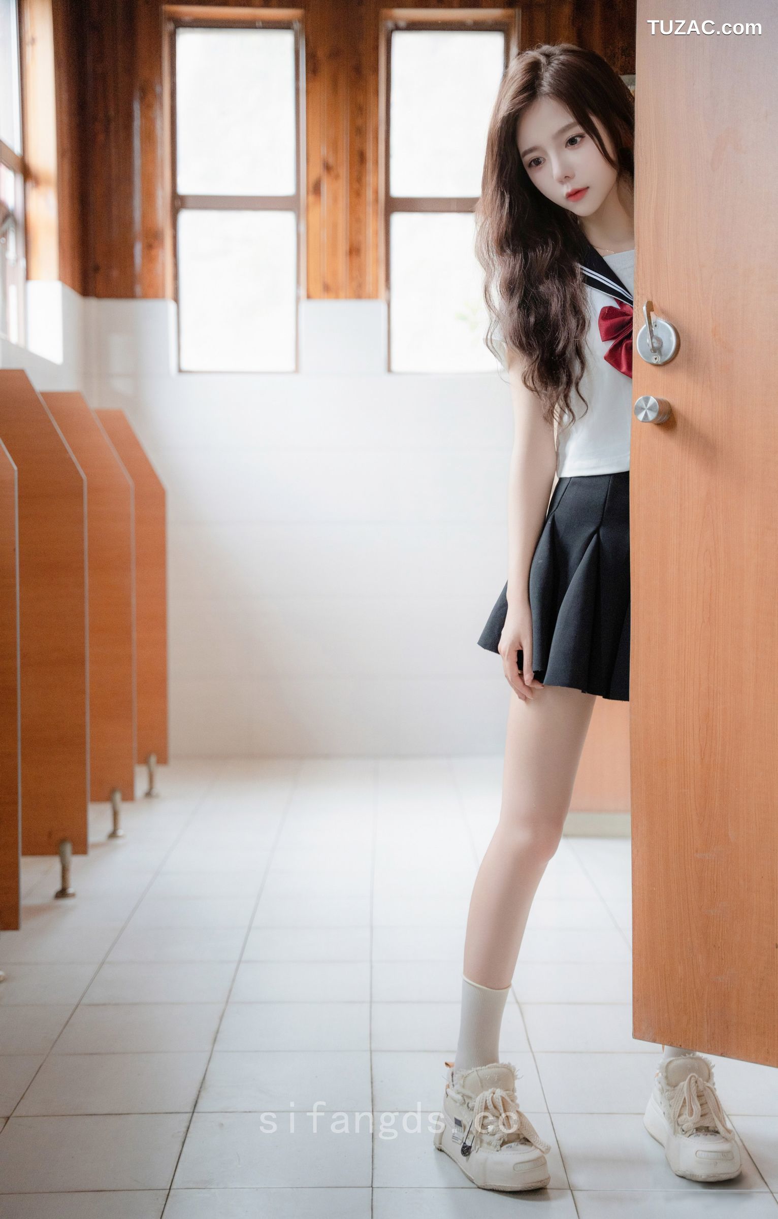 XR-Uncensored-拍黄瓜-纯真与活力的完美结合-XiuRen秀人网-8948-学生装水手服深灰短裙-2024.08.01