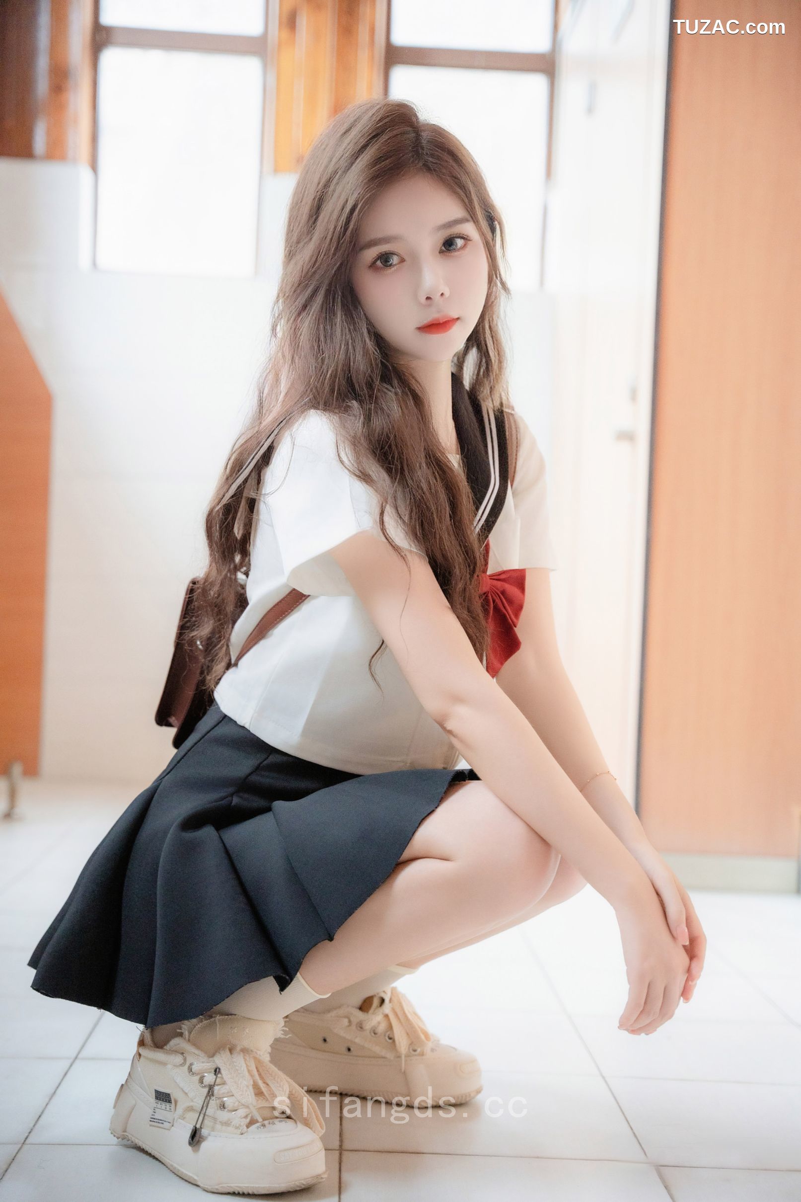 XR-Uncensored-拍黄瓜-纯真与活力的完美结合-XiuRen秀人网-8948-学生装水手服深灰短裙-2024.08.01