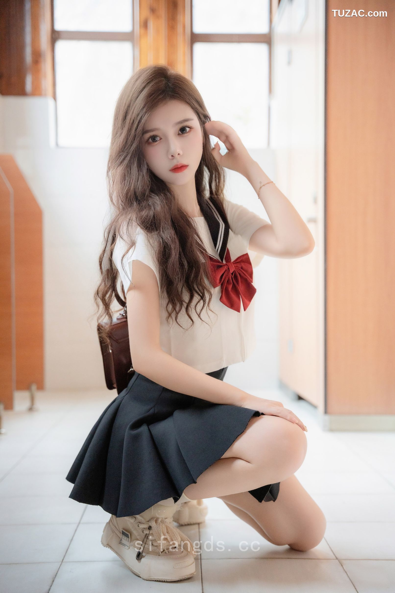 XR-Uncensored-拍黄瓜-纯真与活力的完美结合-XiuRen秀人网-8948-学生装水手服深灰短裙-2024.08.01