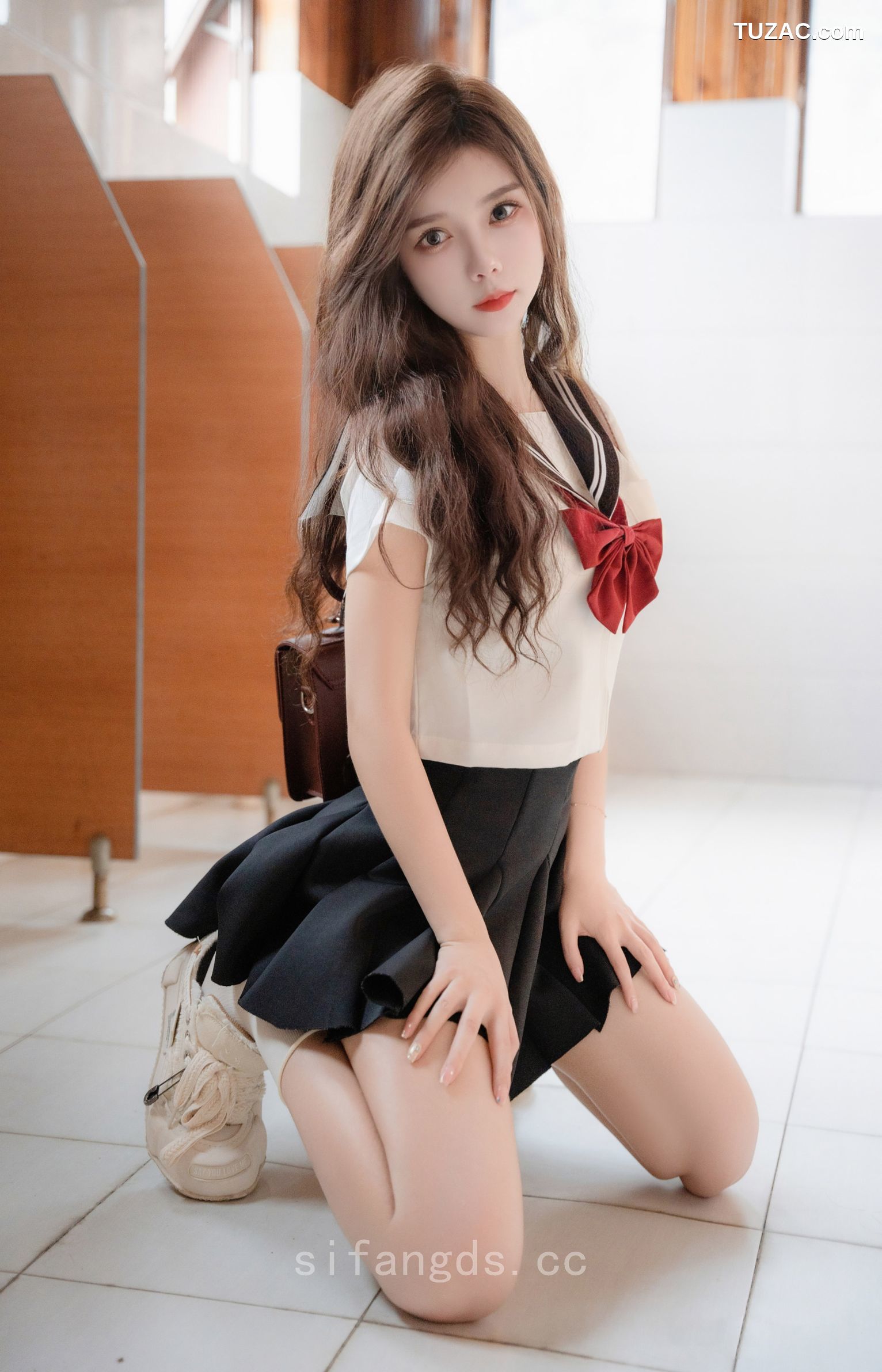 XR-Uncensored-拍黄瓜-纯真与活力的完美结合-XiuRen秀人网-8948-学生装水手服深灰短裙-2024.08.01