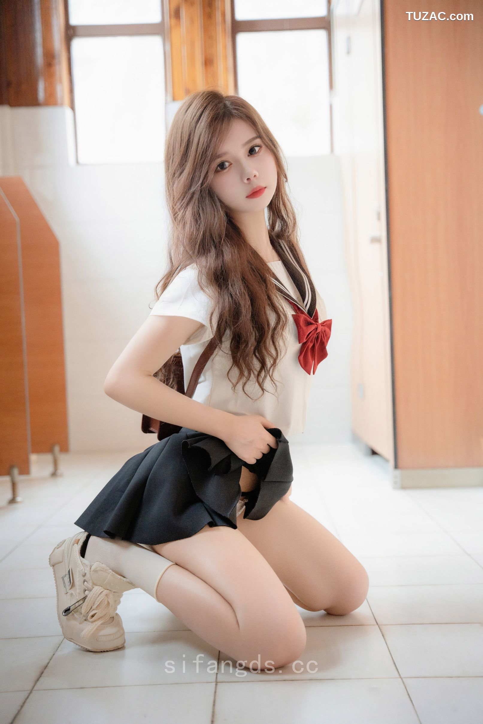 XR-Uncensored-拍黄瓜-纯真与活力的完美结合-XiuRen秀人网-8948-学生装水手服深灰短裙-2024.08.01