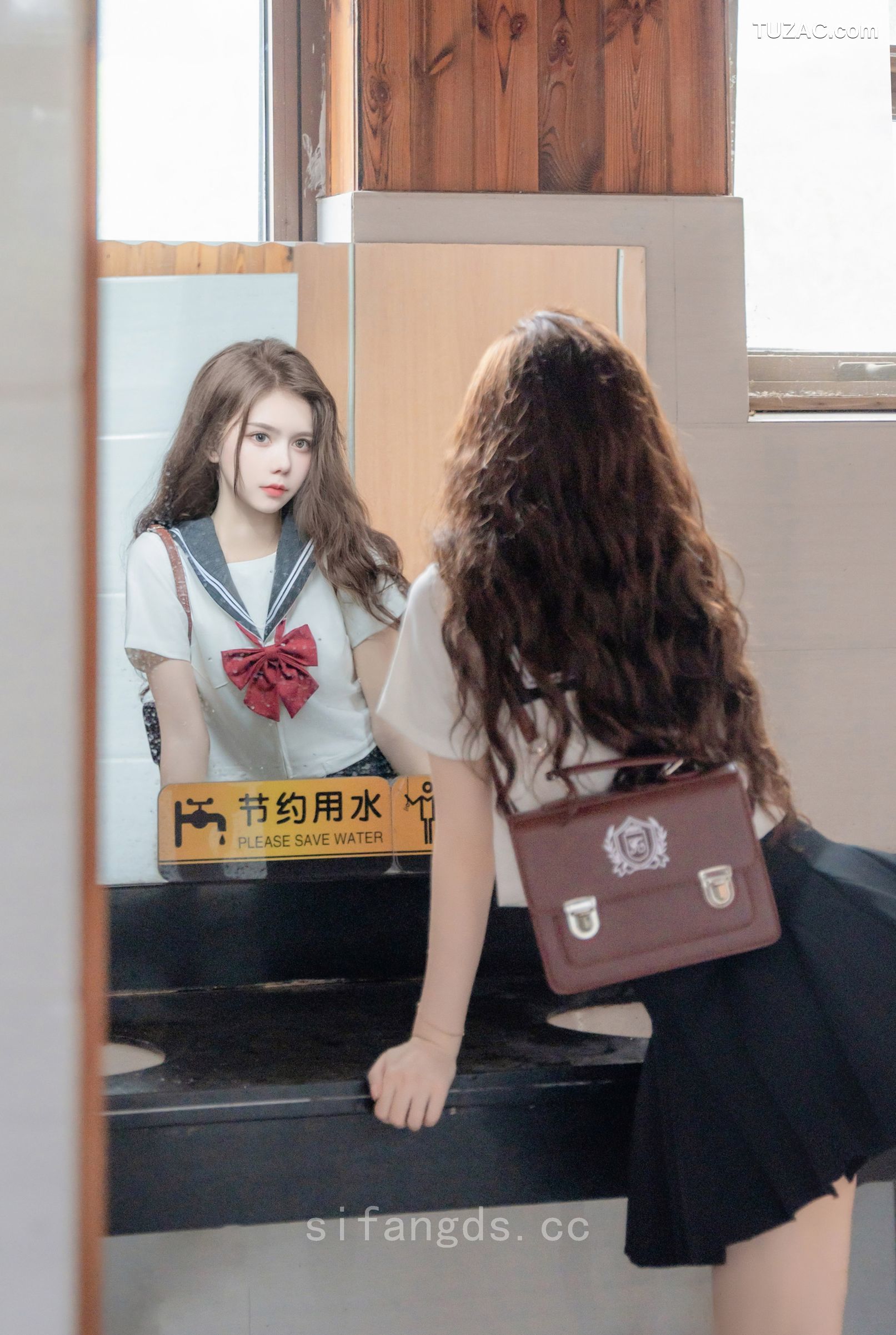 XR-Uncensored-拍黄瓜-纯真与活力的完美结合-XiuRen秀人网-8948-学生装水手服深灰短裙-2024.08.01