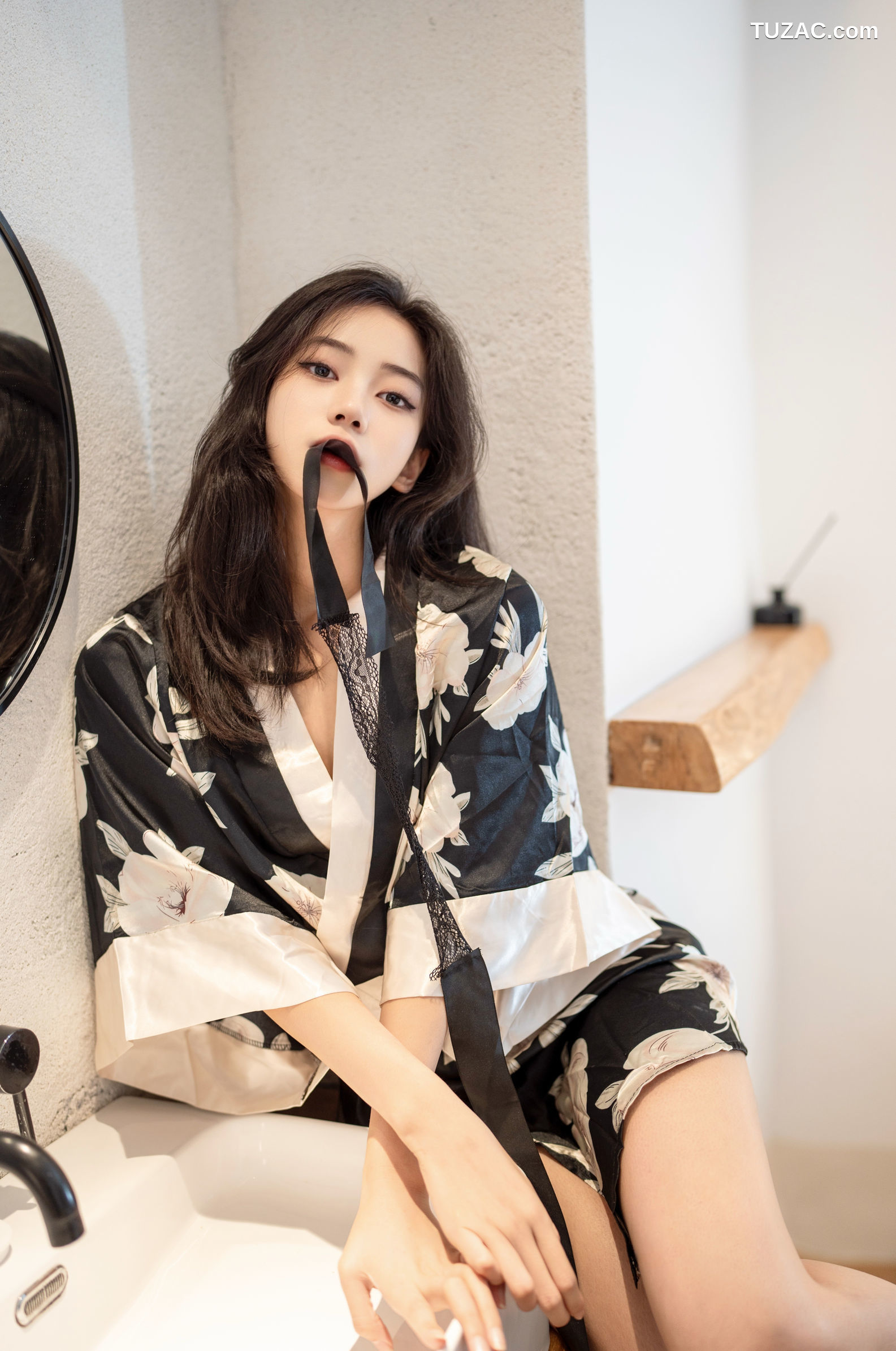 XR-Uncensored-时安安-滴蜡-XingYan星颜社-383-黑白色睡袍爆乳-2025.08.14