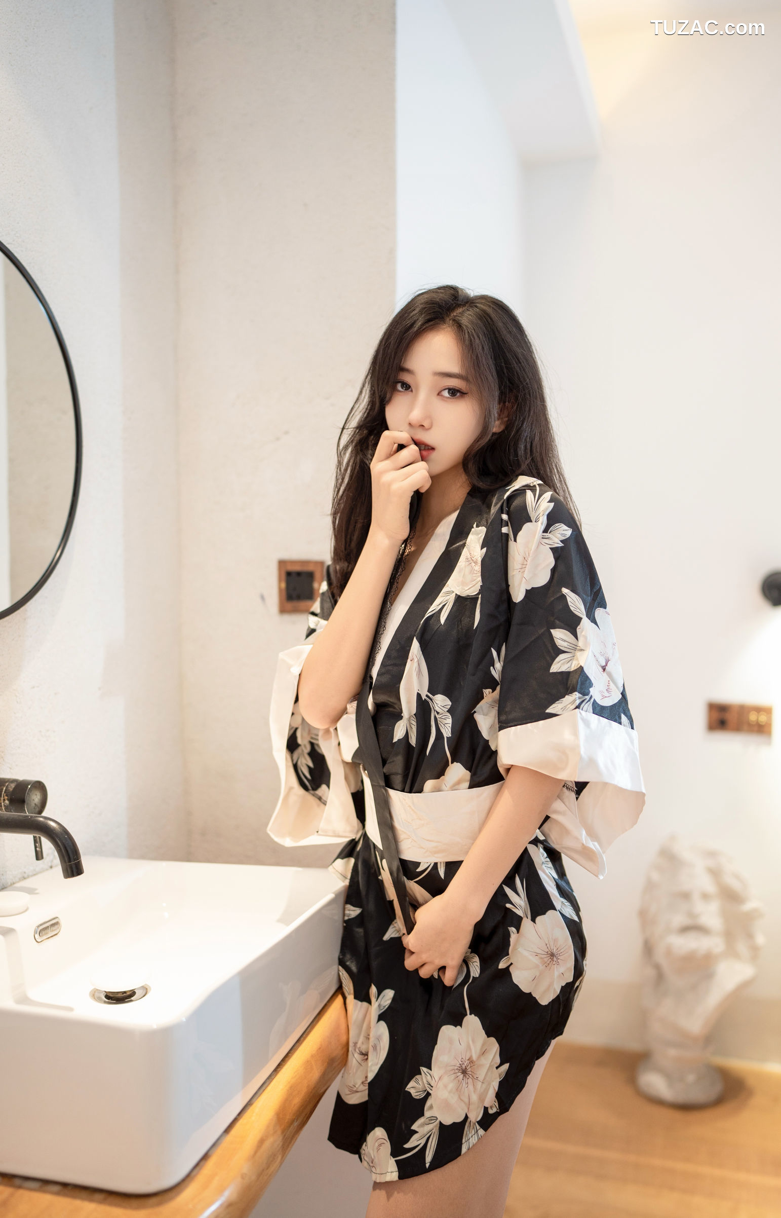 XR-Uncensored-时安安-滴蜡-XingYan星颜社-383-黑白色睡袍爆乳-2025.08.14