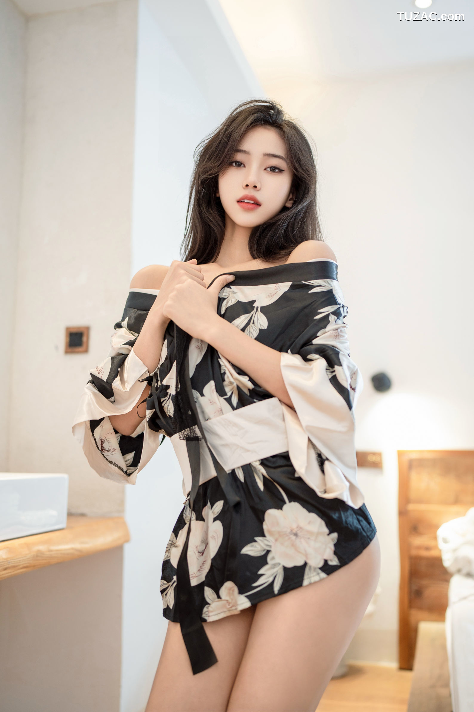 XR-Uncensored-时安安-滴蜡-XingYan星颜社-383-黑白色睡袍爆乳-2025.08.14