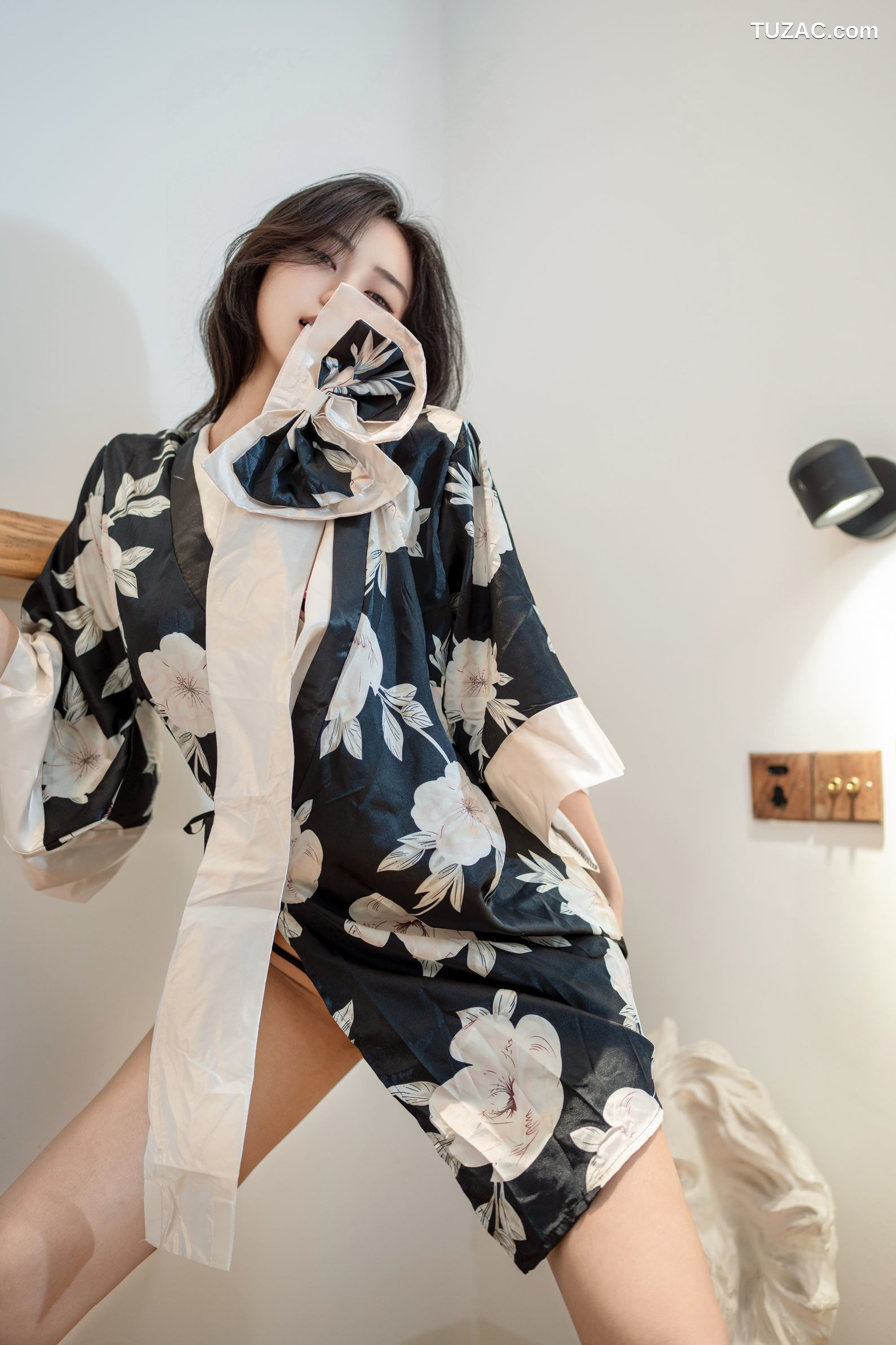 XR-Uncensored-时安安-滴蜡-XingYan星颜社-383-黑白色睡袍爆乳-2025.08.14