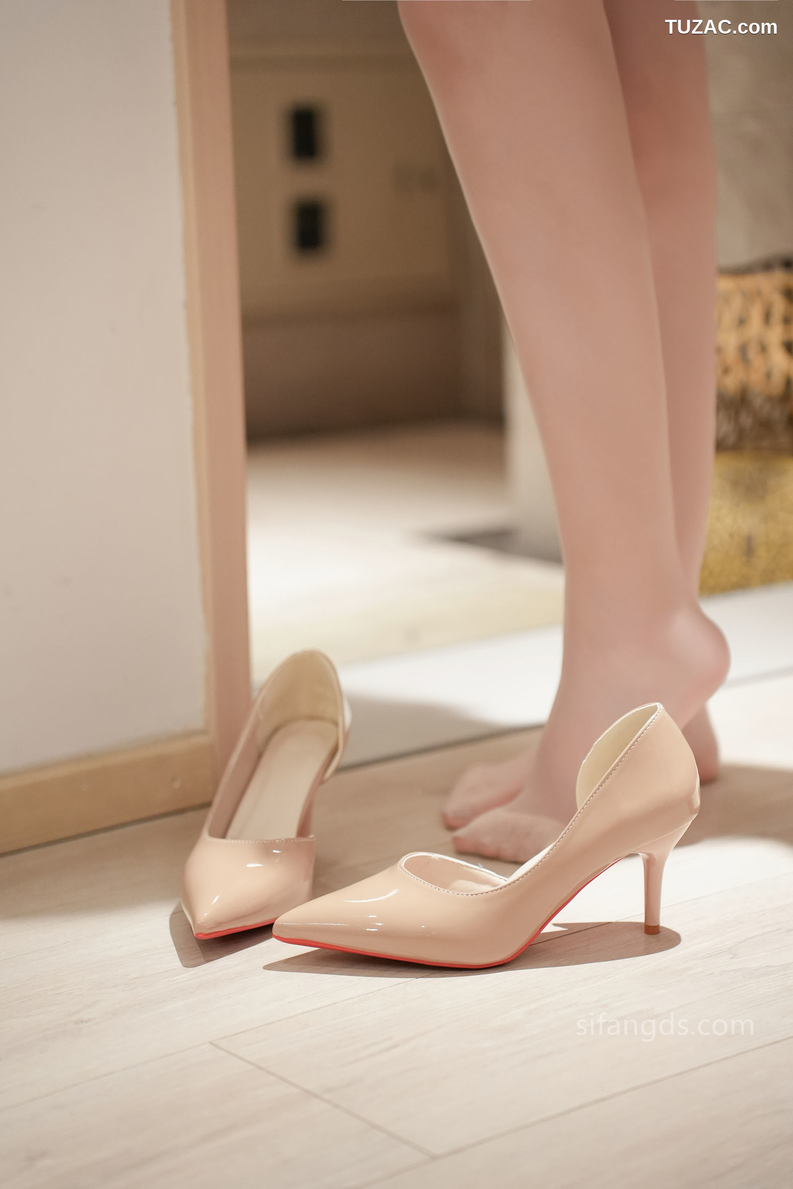 XR-Uncensored-晚苏susu-回家的诱惑-R18-XiuRen秀人网-8557-内购私拍