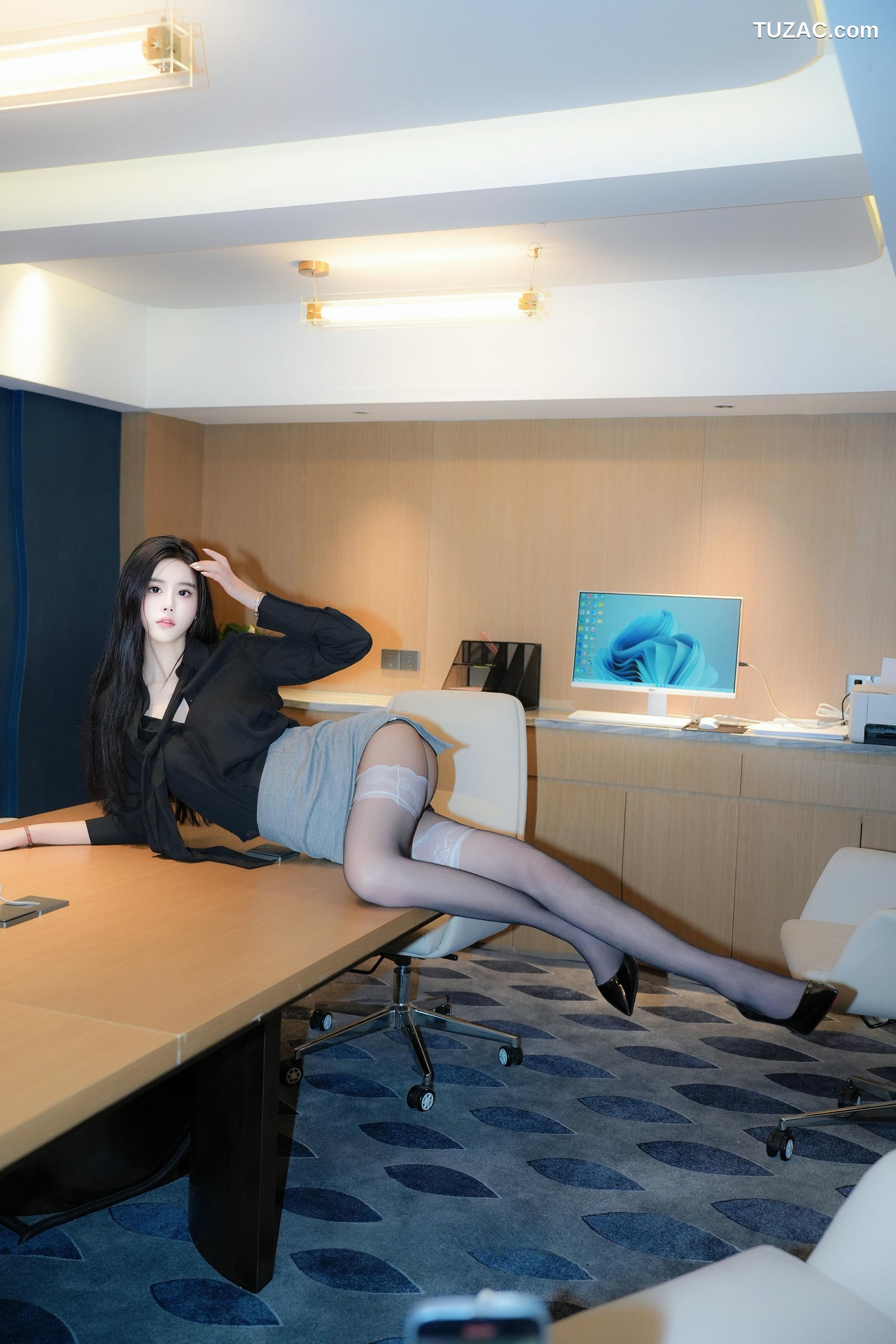 XR-Uncensored-晚苏susu-性感制服黑丝OL-XiuRen秀人网-9167-Erikaki-OL黑衫灰裙黑丝爆乳-2024.09.14