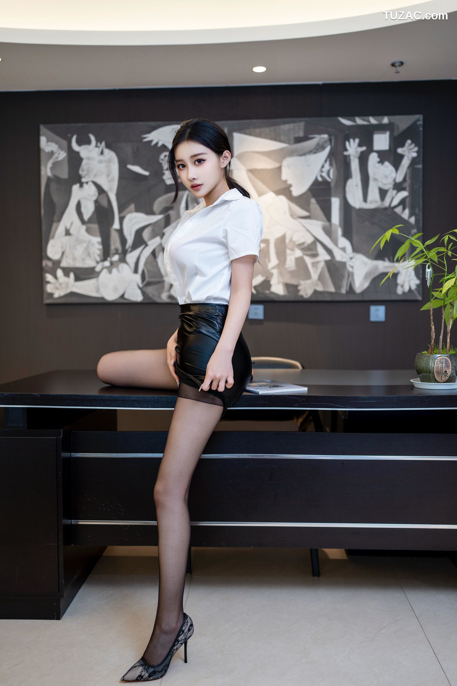 XR-Uncensored-木森vita-黑丝秘书-XingYan星颜社-367-OL白衬衫黑皮短裙黑丝爆乳-2025.07.10