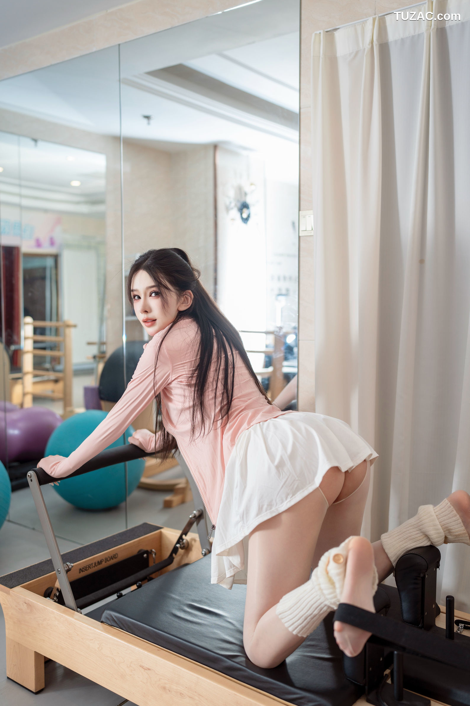 XR-Uncensored-李丽莎-健身房露出-XingYan星颜社-408-内购私拍-2025.09.30