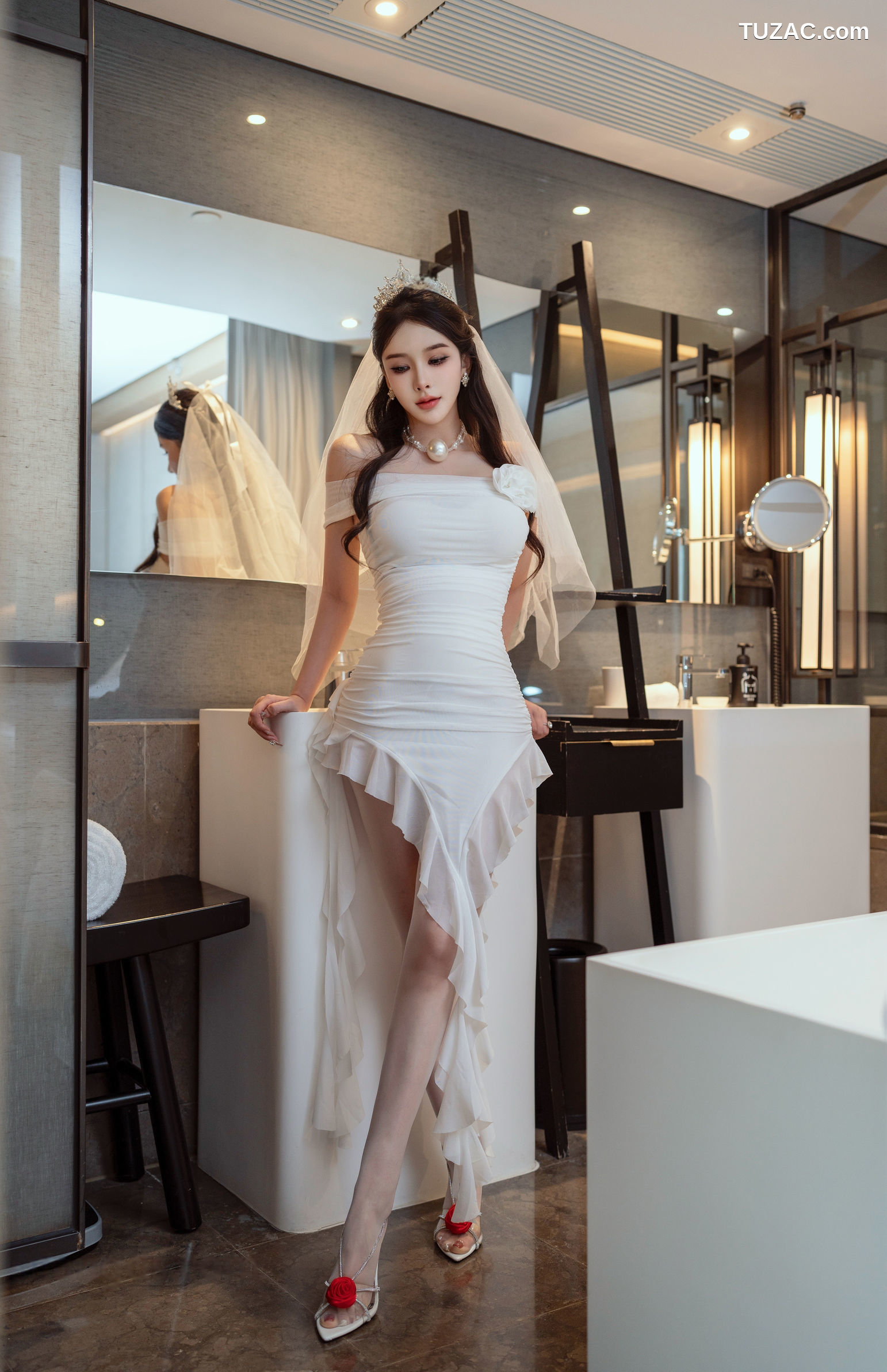 XR-Uncensored-李丽莎-在逃公主-XingYan星颜社-388-白色婚纱三熟女-2025.08.22