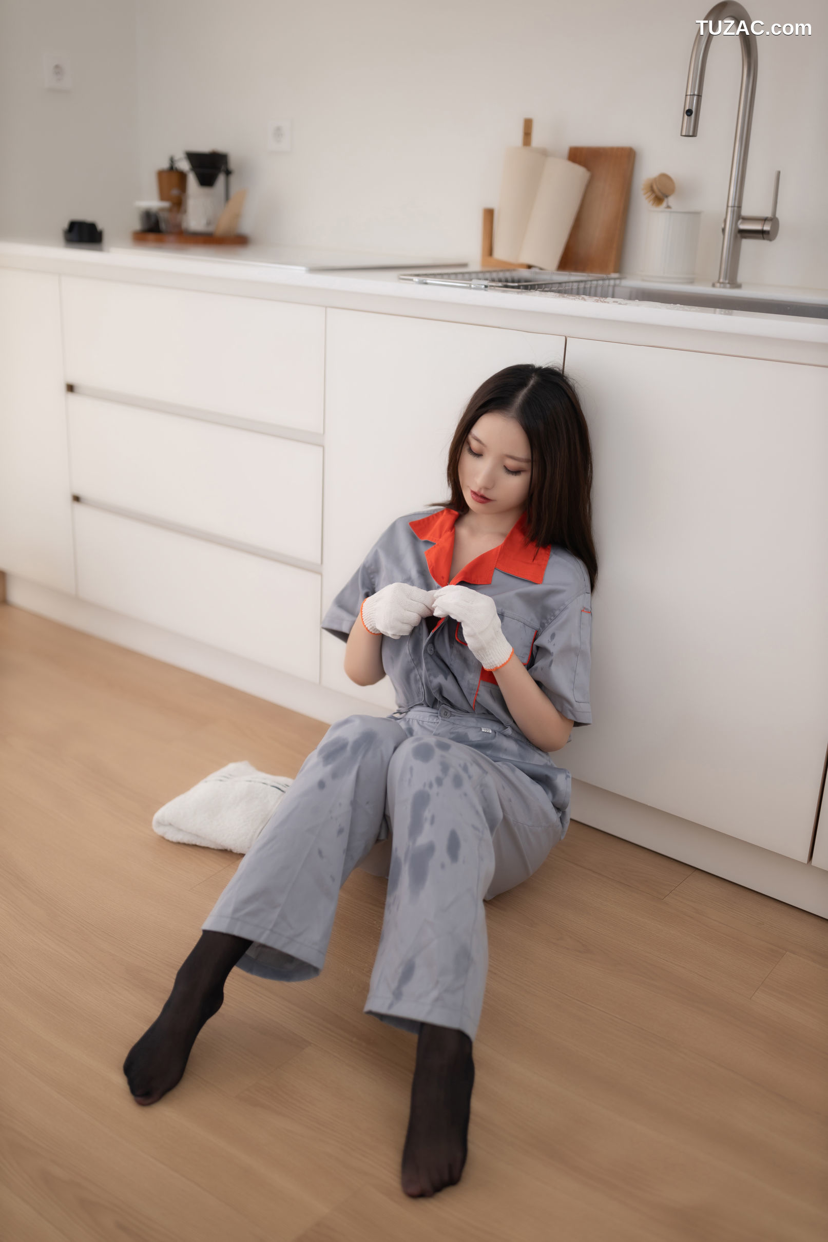 XR-Uncensored-杏子Yada-物业小姐-XiuRen秀人网-9207-女物业灰色工装轻透黑内衣黑丝诱惑-2024.09.25