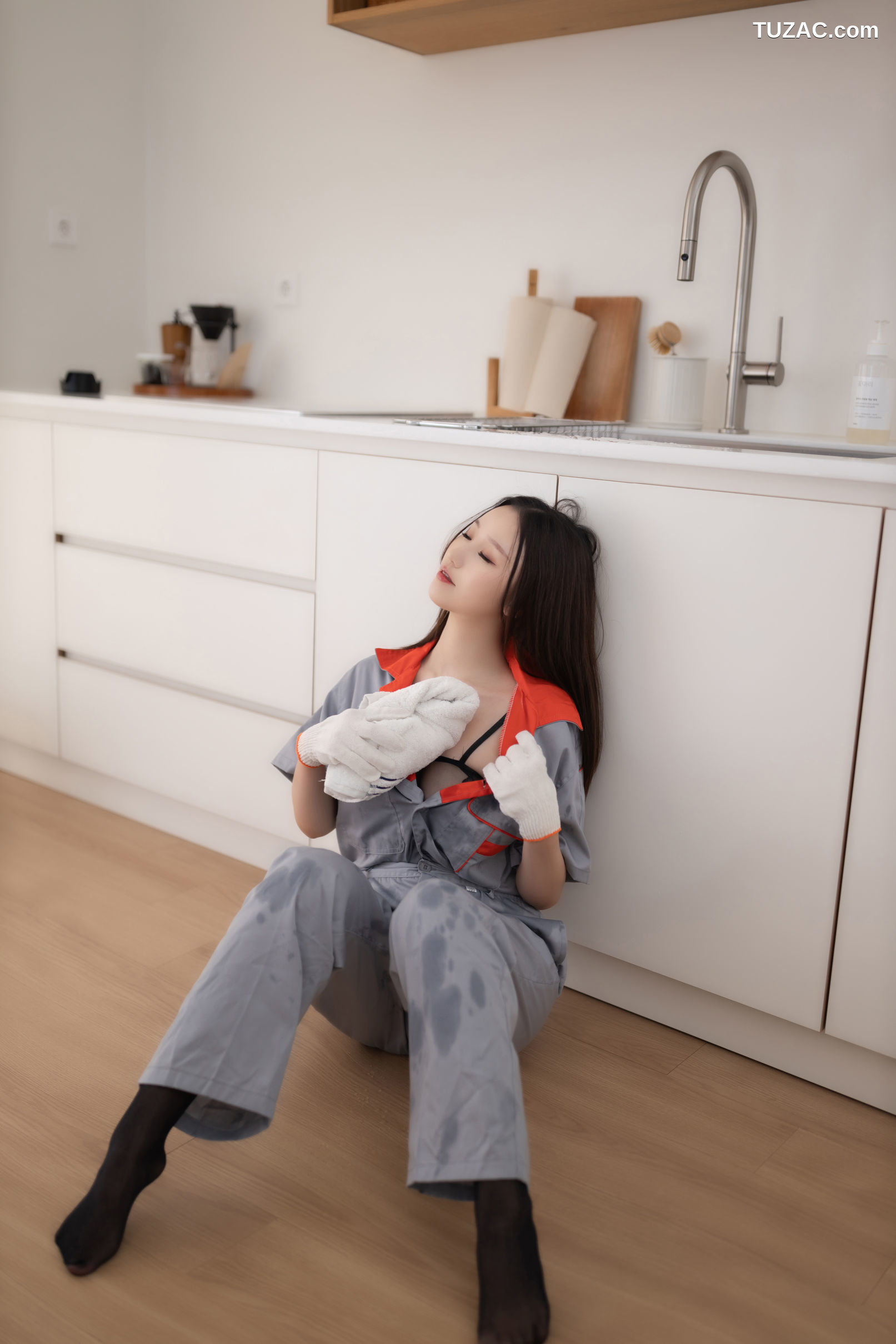 XR-Uncensored-杏子Yada-物业小姐-XiuRen秀人网-9207-女物业灰色工装轻透黑内衣黑丝诱惑-2024.09.25