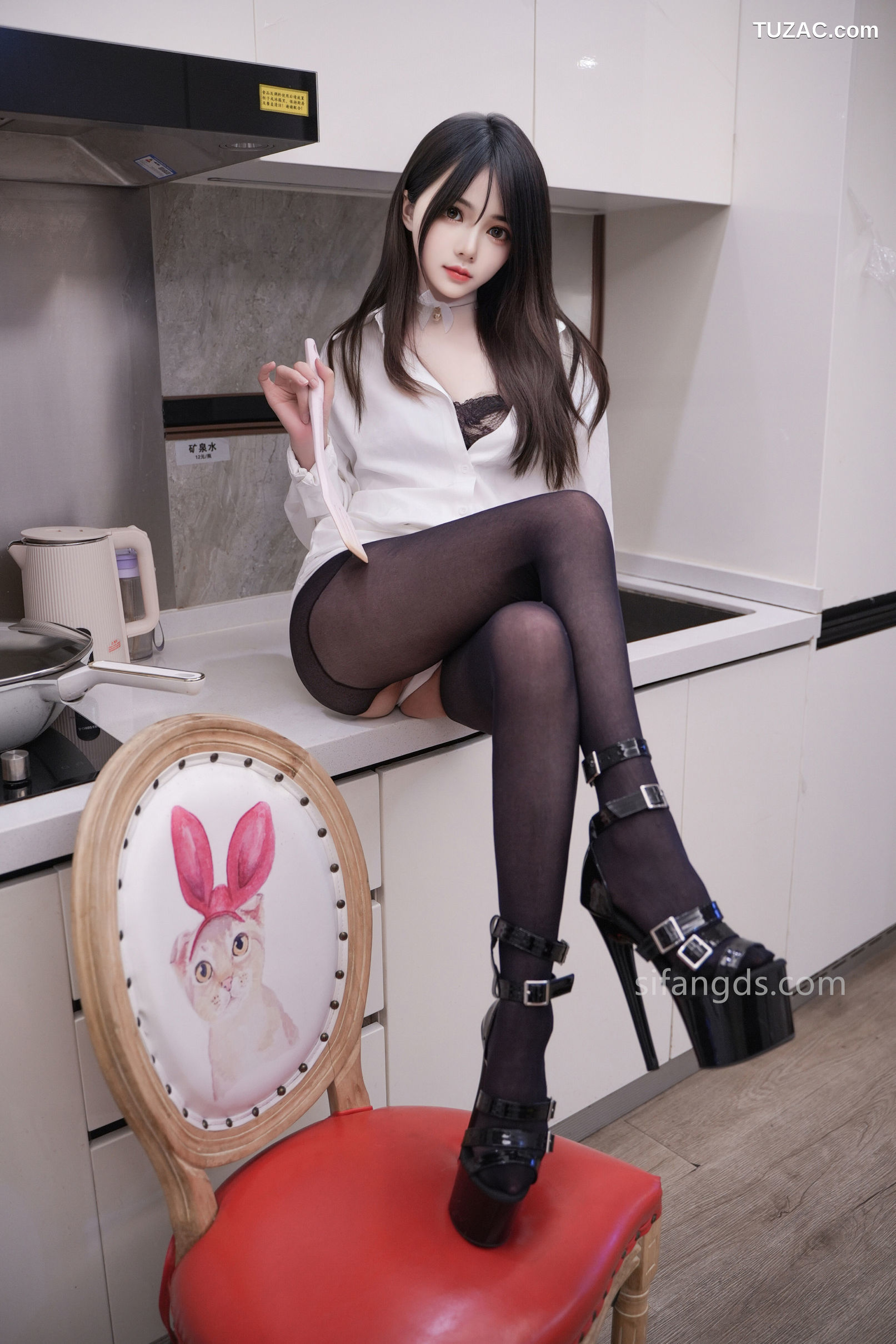 XR-Uncensored-林月月-厨房料理-XiuRen秀人网-8429-内购私拍