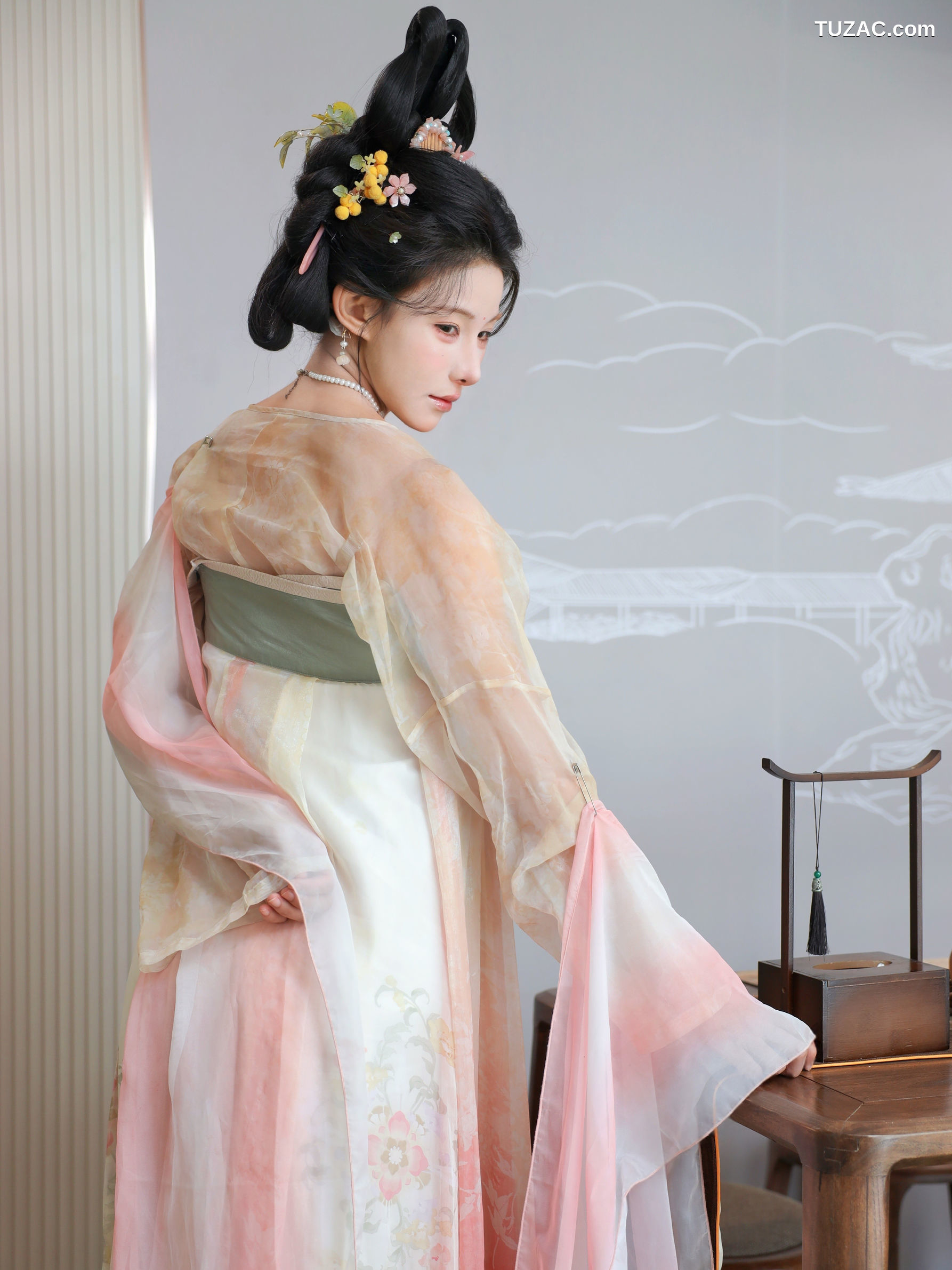 XR-Uncensored-梨霜儿-梦回大唐-XiuRen秀人网-10645-内购私拍-2025.08.13