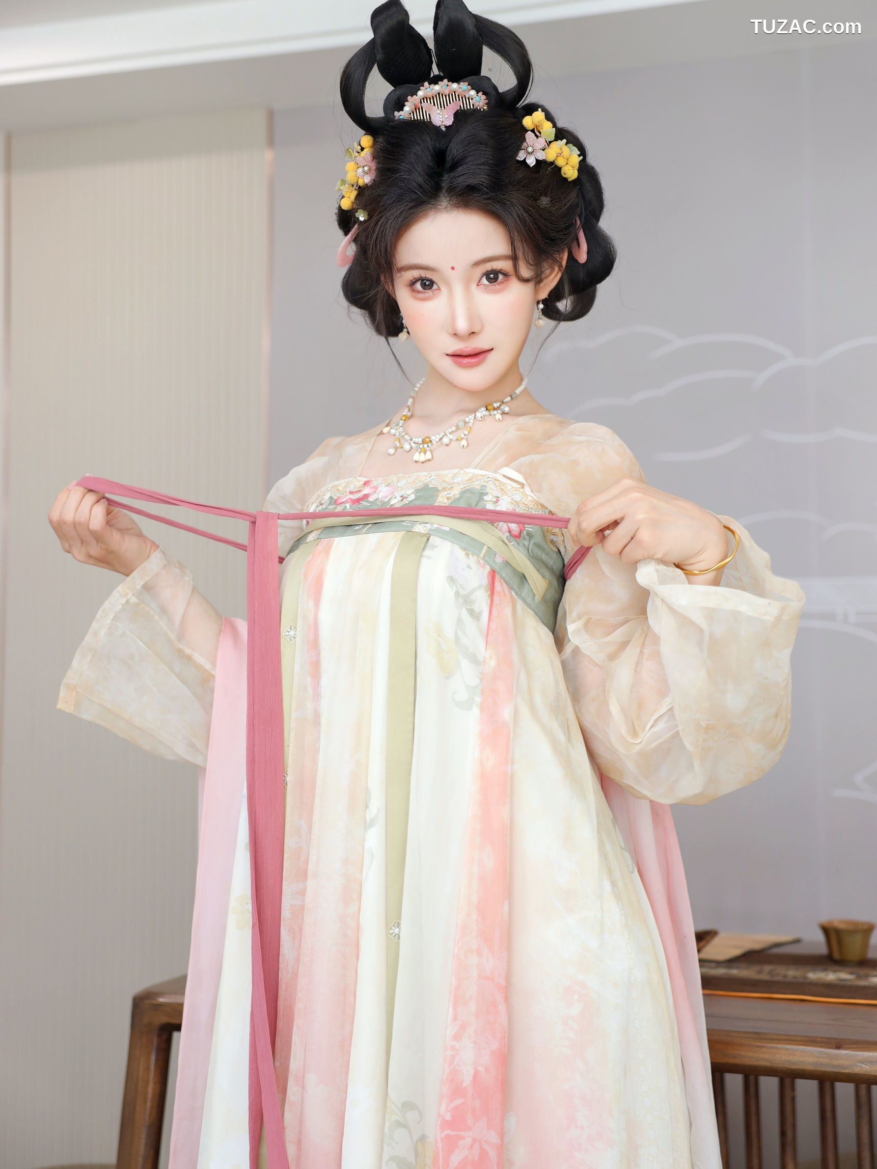 XR-Uncensored-梨霜儿-梦回大唐-XiuRen秀人网-10645-内购私拍-2025.08.13