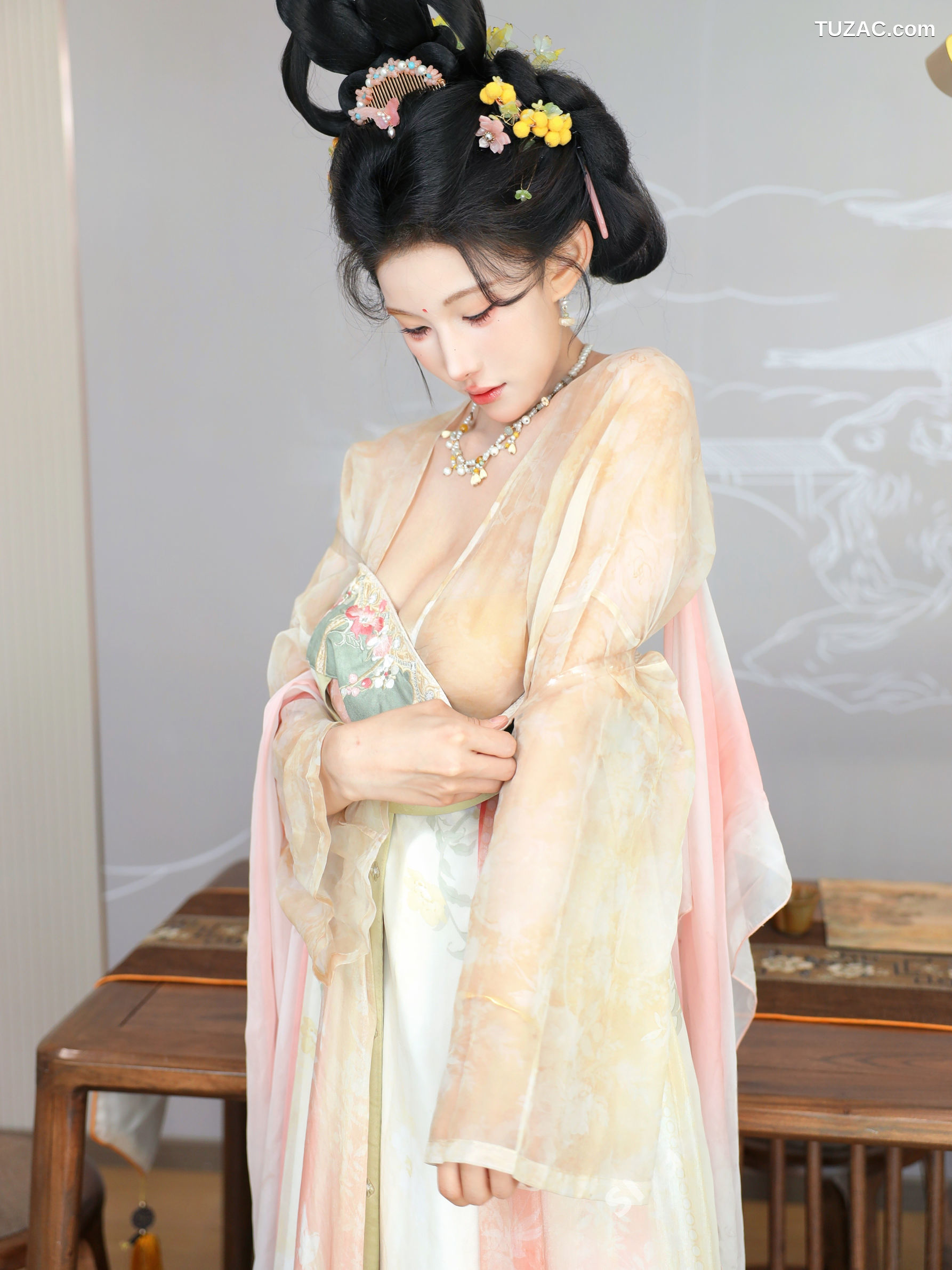 XR-Uncensored-梨霜儿-梦回大唐-XiuRen秀人网-10645-内购私拍-2025.08.13