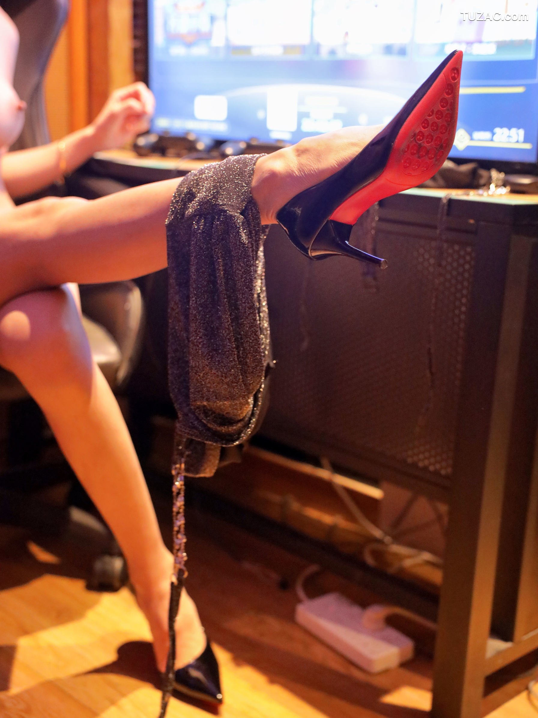 XR-Uncensored-梨霜儿-电竞少女-XiuRen秀人网-10794-内购私拍-2025.09.23